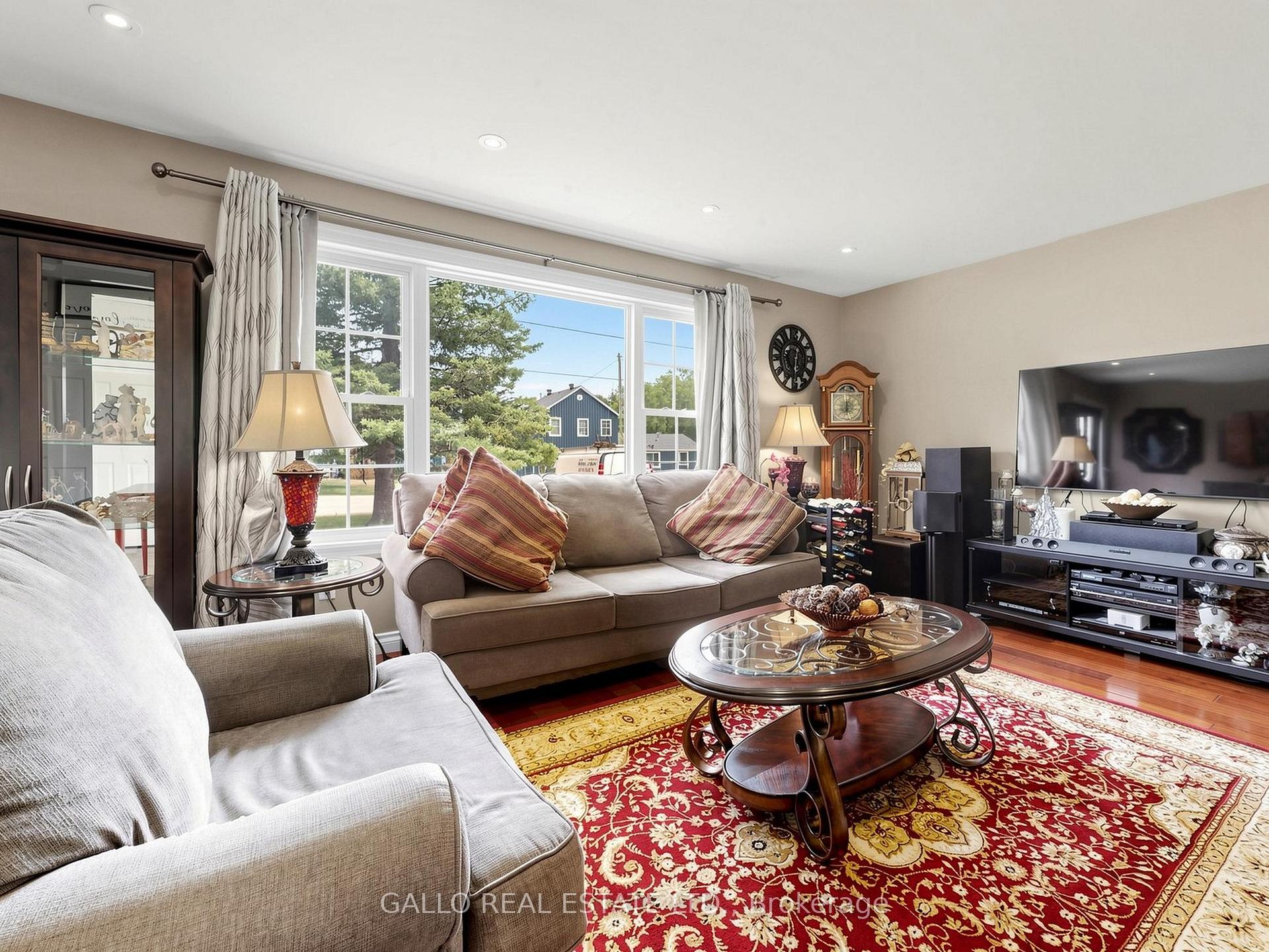 Photo 5 of 36 Elmvale Boulevard, Whitchurch-Stouffville, Rural Whitchurch-Stouffville — HOMEH