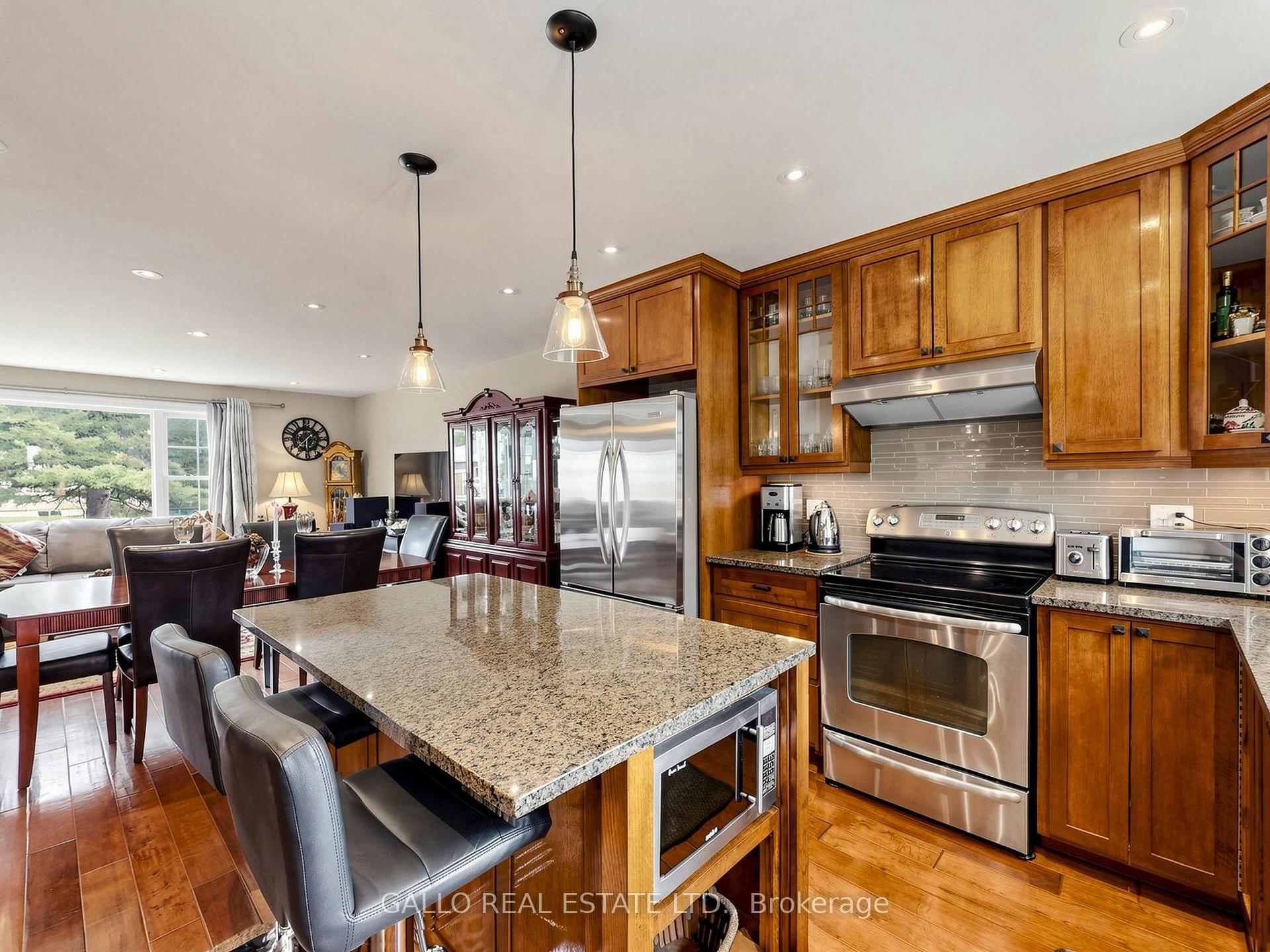 Photo 7 of 36 Elmvale Boulevard, Whitchurch-Stouffville, Rural Whitchurch-Stouffville — HOMEH
