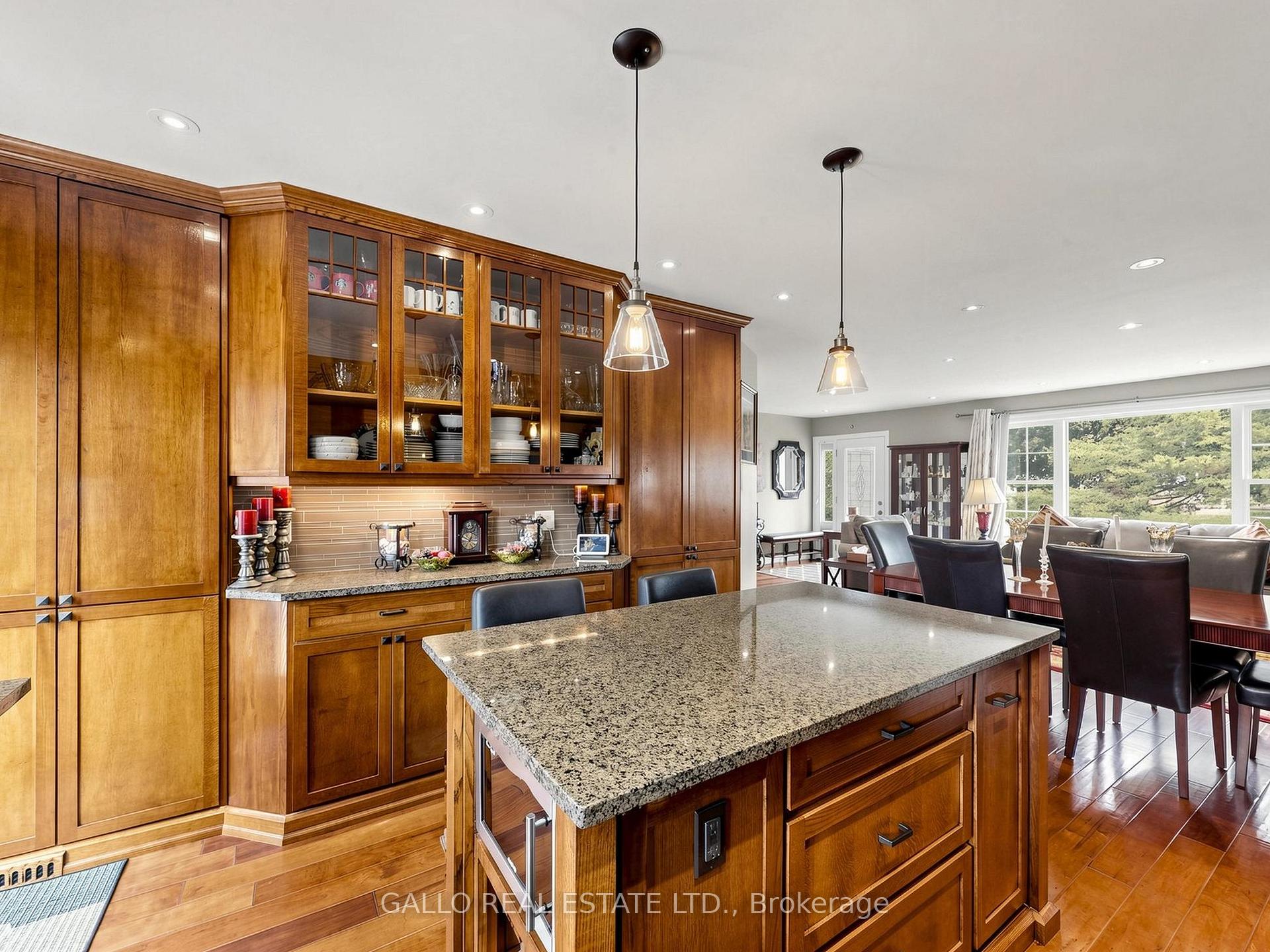 Photo 8 of 36 Elmvale Boulevard, Whitchurch-Stouffville, Rural Whitchurch-Stouffville — HOMEH