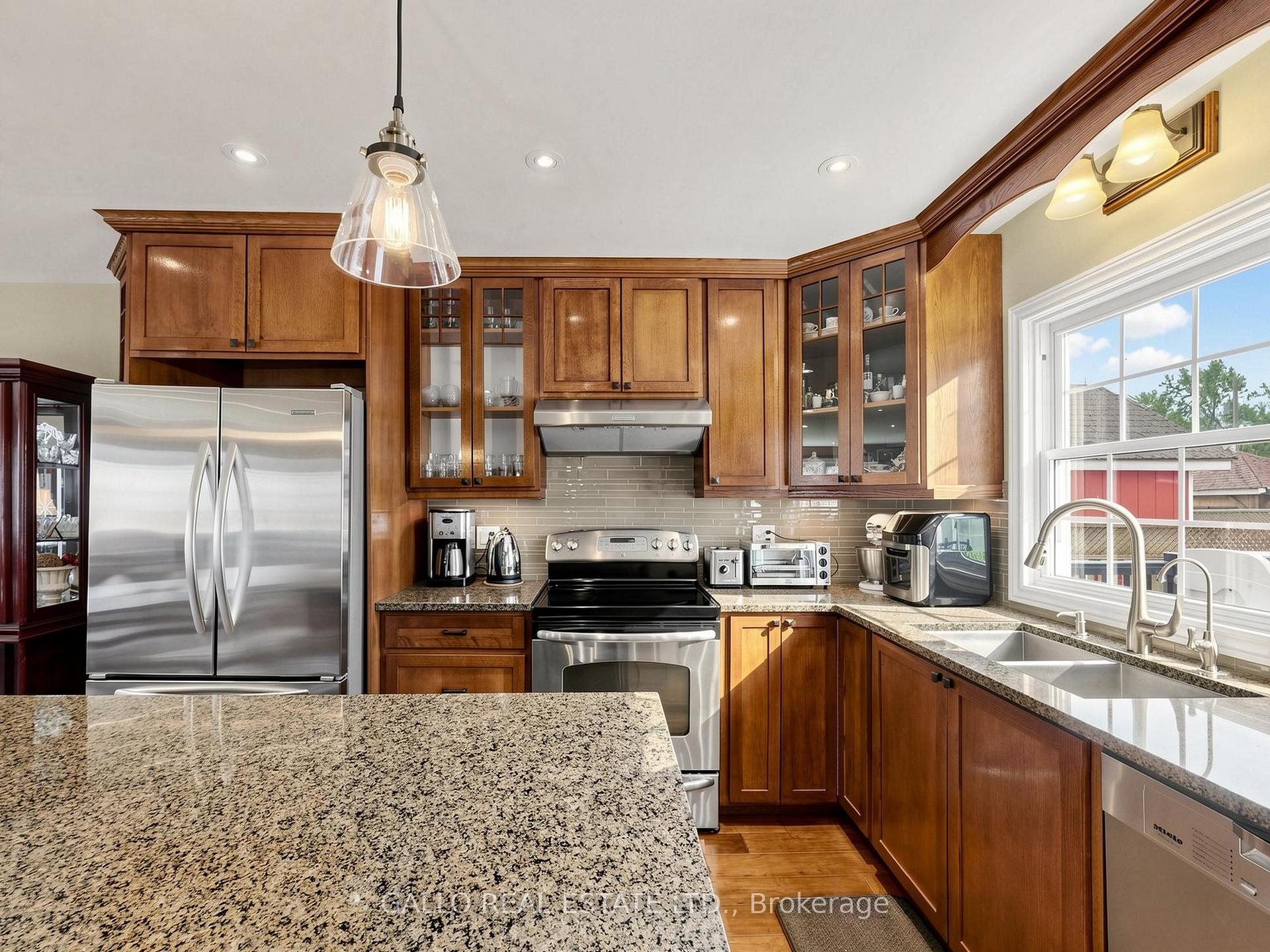 Photo 11 of 36 Elmvale Boulevard, Whitchurch-Stouffville, Rural Whitchurch-Stouffville — HOMEH