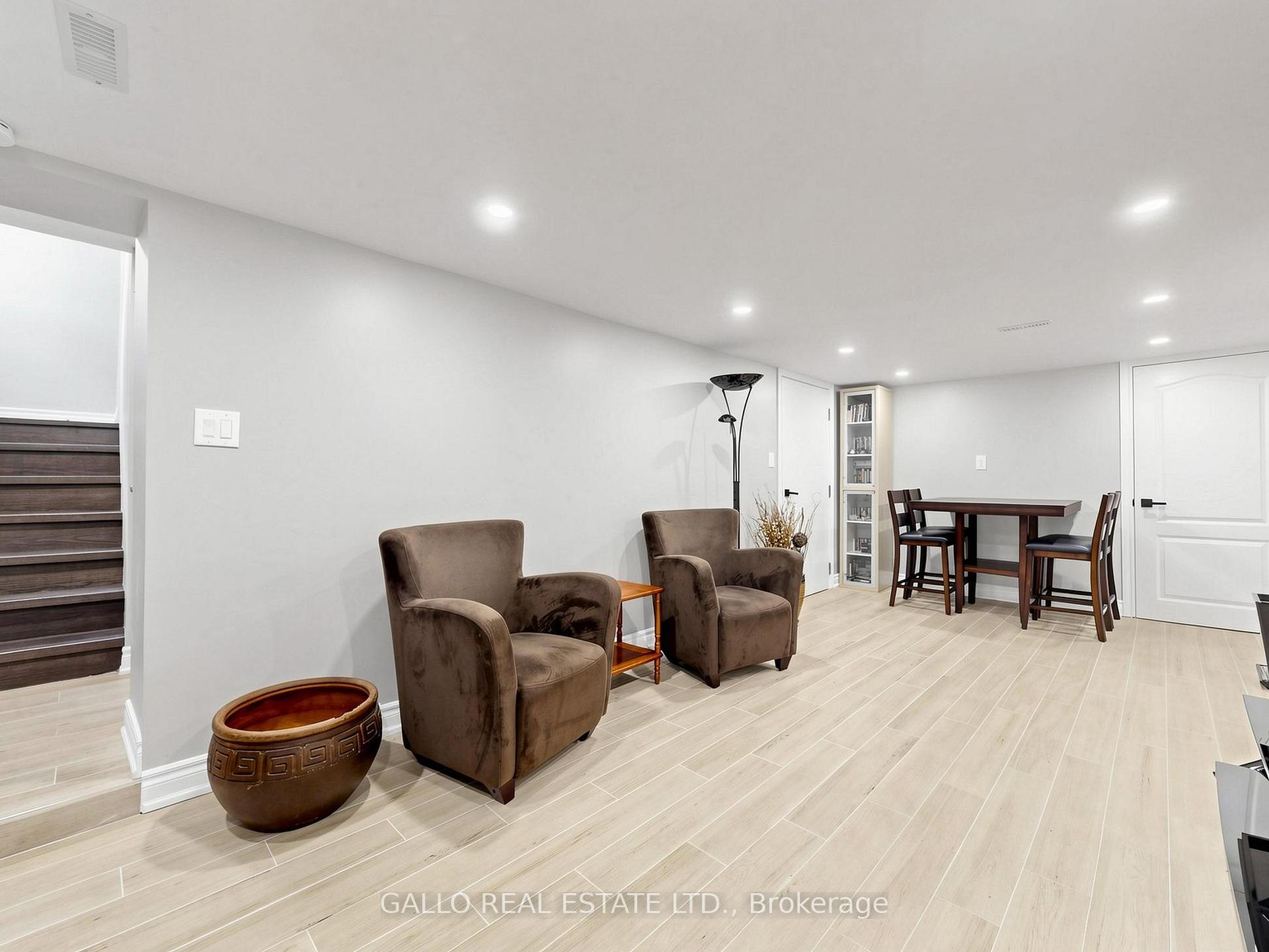 Photo 18 of 36 Elmvale Boulevard, Whitchurch-Stouffville, Rural Whitchurch-Stouffville — HOMEH