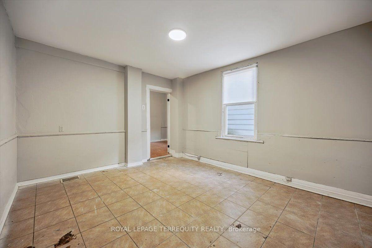 Photo 6 of Unit 1, 164 Main Street N, Brampton, Brampton North — HOMEH