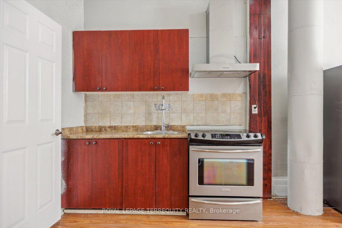 Photo 8 of Unit 1, 164 Main Street N, Brampton, Brampton North — HOMEH