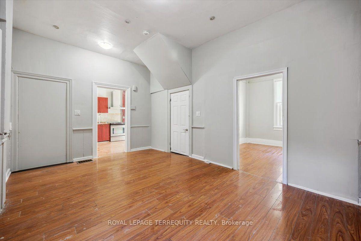 Photo 12 of Unit 1, 164 Main Street N, Brampton, Brampton North — HOMEH