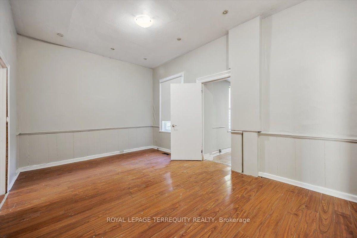 Photo 13 of Unit 1, 164 Main Street N, Brampton, Brampton North — HOMEH