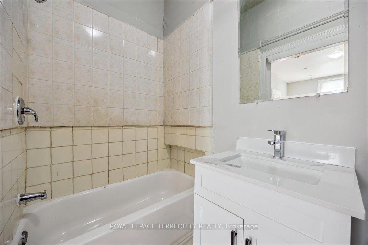 Photo 15 of Unit 1, 164 Main Street N, Brampton, Brampton North — HOMEH