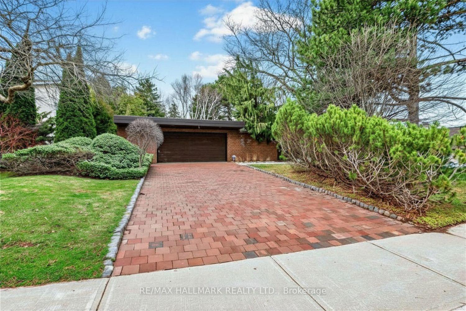Photo 1 of 16 Royal Oak Drive, North York, Bridle Path-Sunnybrook-York Mills — HOMEH