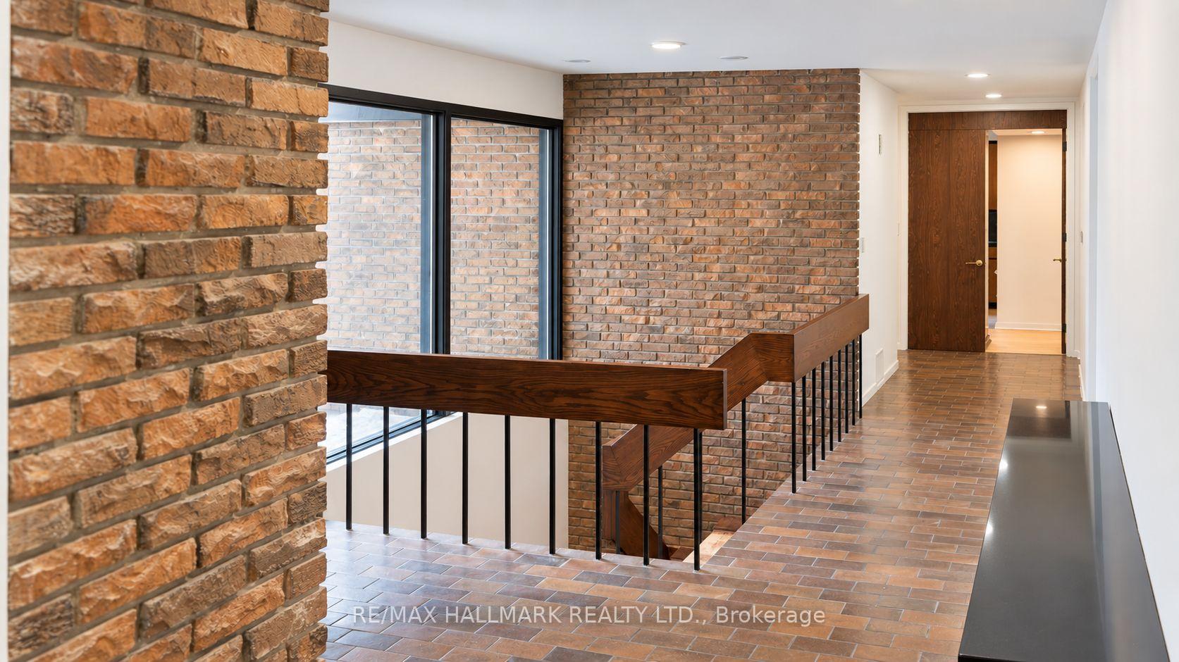 Photo 2 of 16 Royal Oak Drive, North York, Bridle Path-Sunnybrook-York Mills — HOMEH
