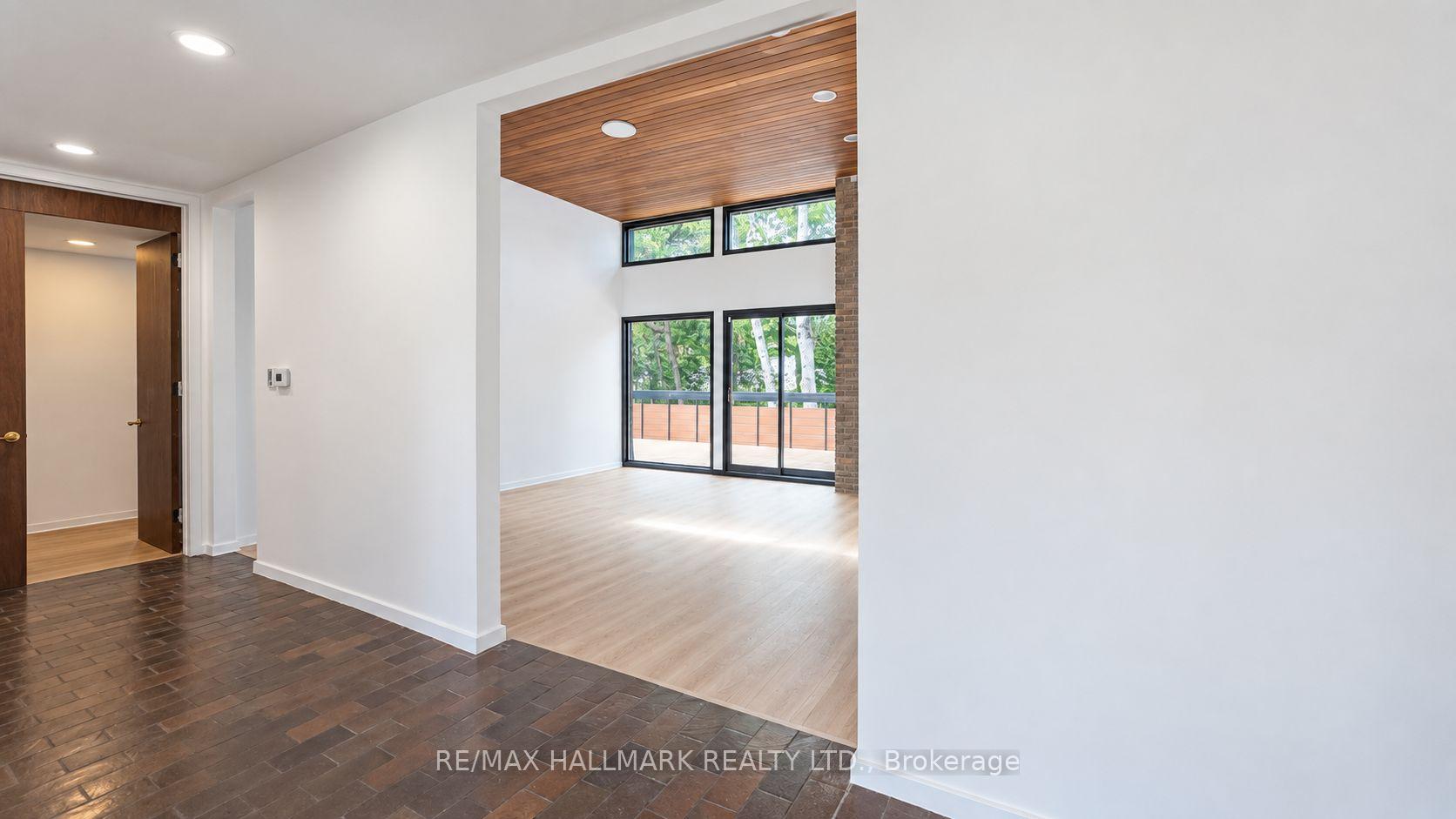 Photo 11 of 16 Royal Oak Drive, North York, Bridle Path-Sunnybrook-York Mills — HOMEH