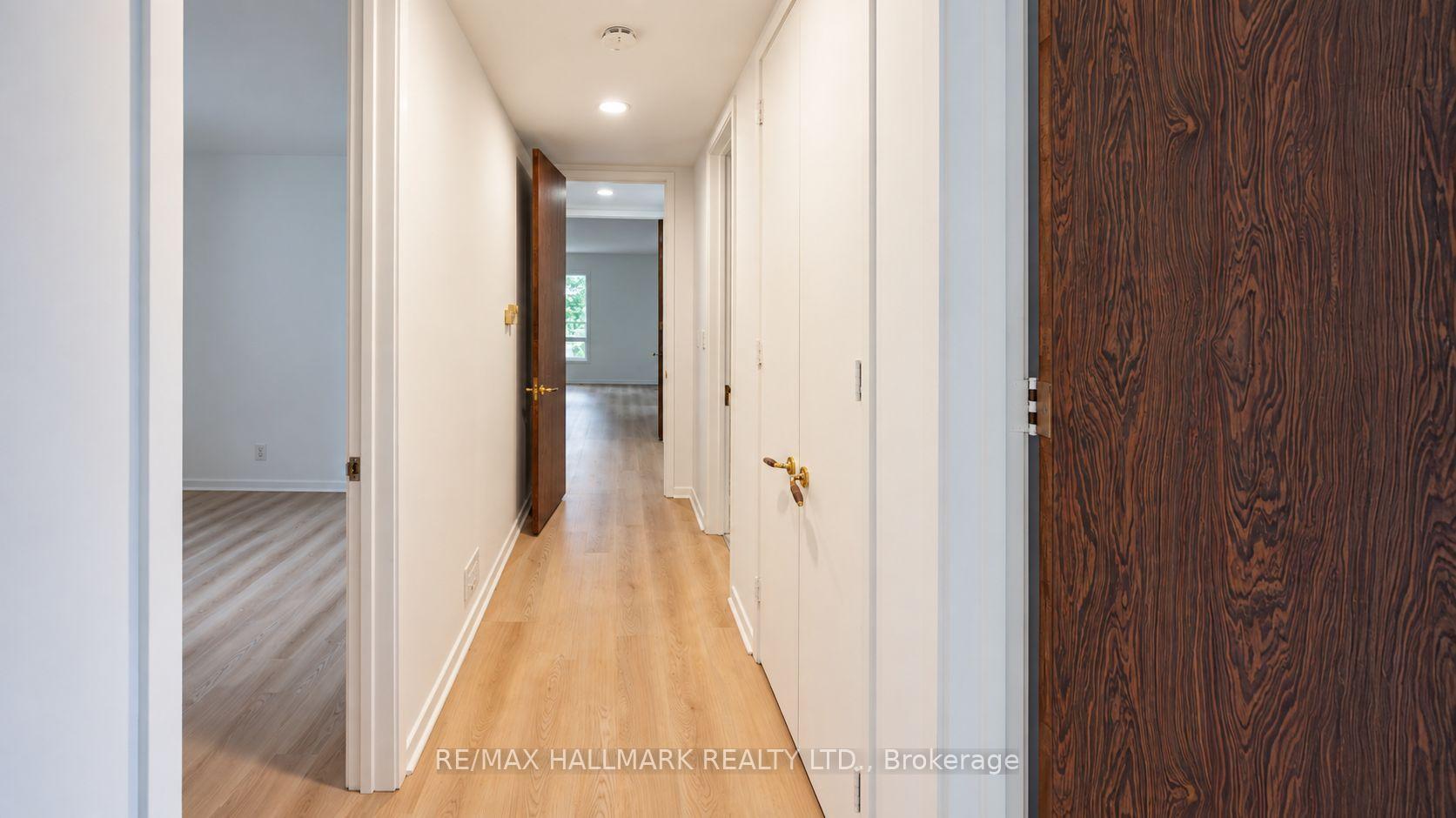 Photo 12 of 16 Royal Oak Drive, North York, Bridle Path-Sunnybrook-York Mills — HOMEH