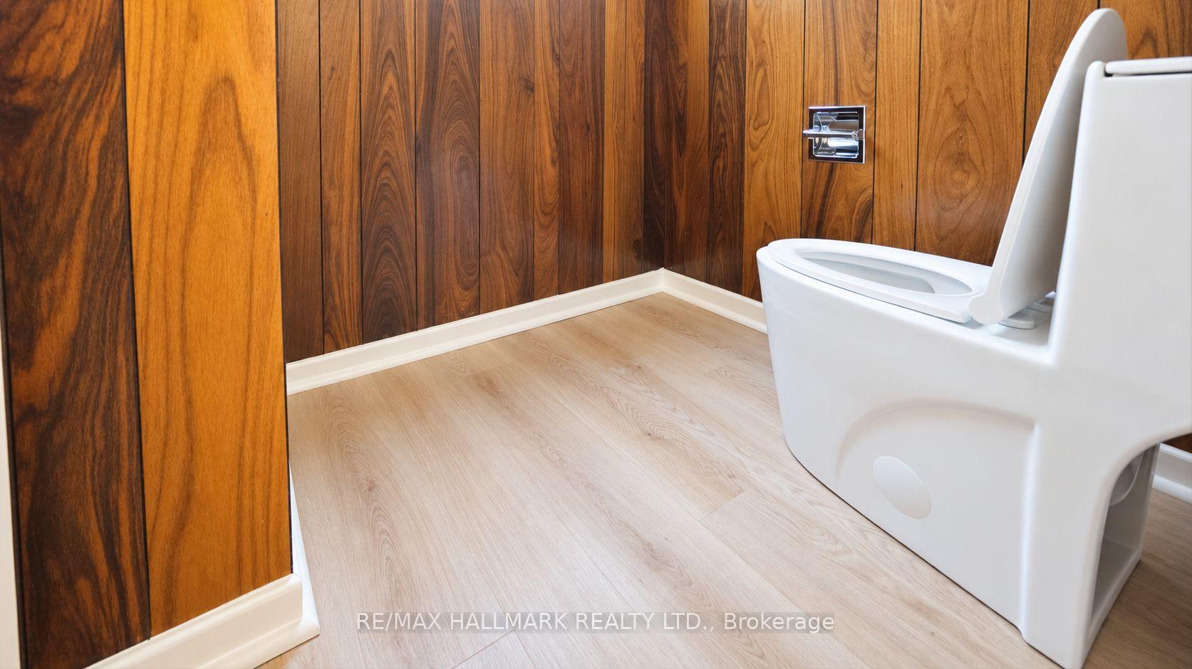 Photo 13 of 16 Royal Oak Drive, North York, Bridle Path-Sunnybrook-York Mills — HOMEH