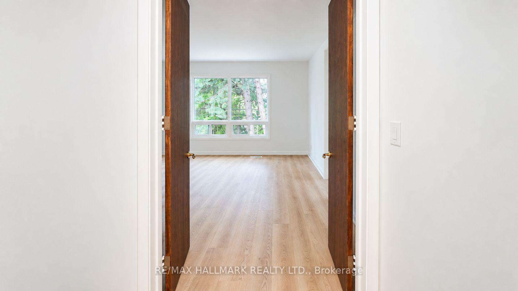 Photo 17 of 16 Royal Oak Drive, North York, Bridle Path-Sunnybrook-York Mills — HOMEH