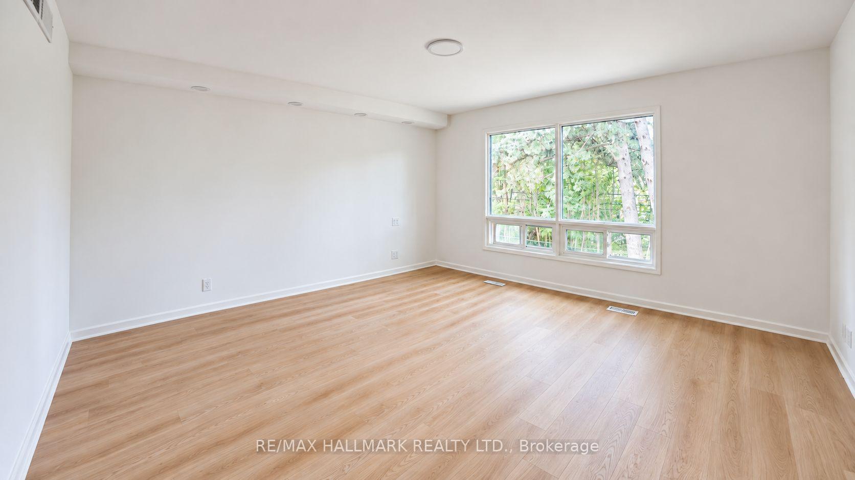 Photo 19 of 16 Royal Oak Drive, North York, Bridle Path-Sunnybrook-York Mills — HOMEH
