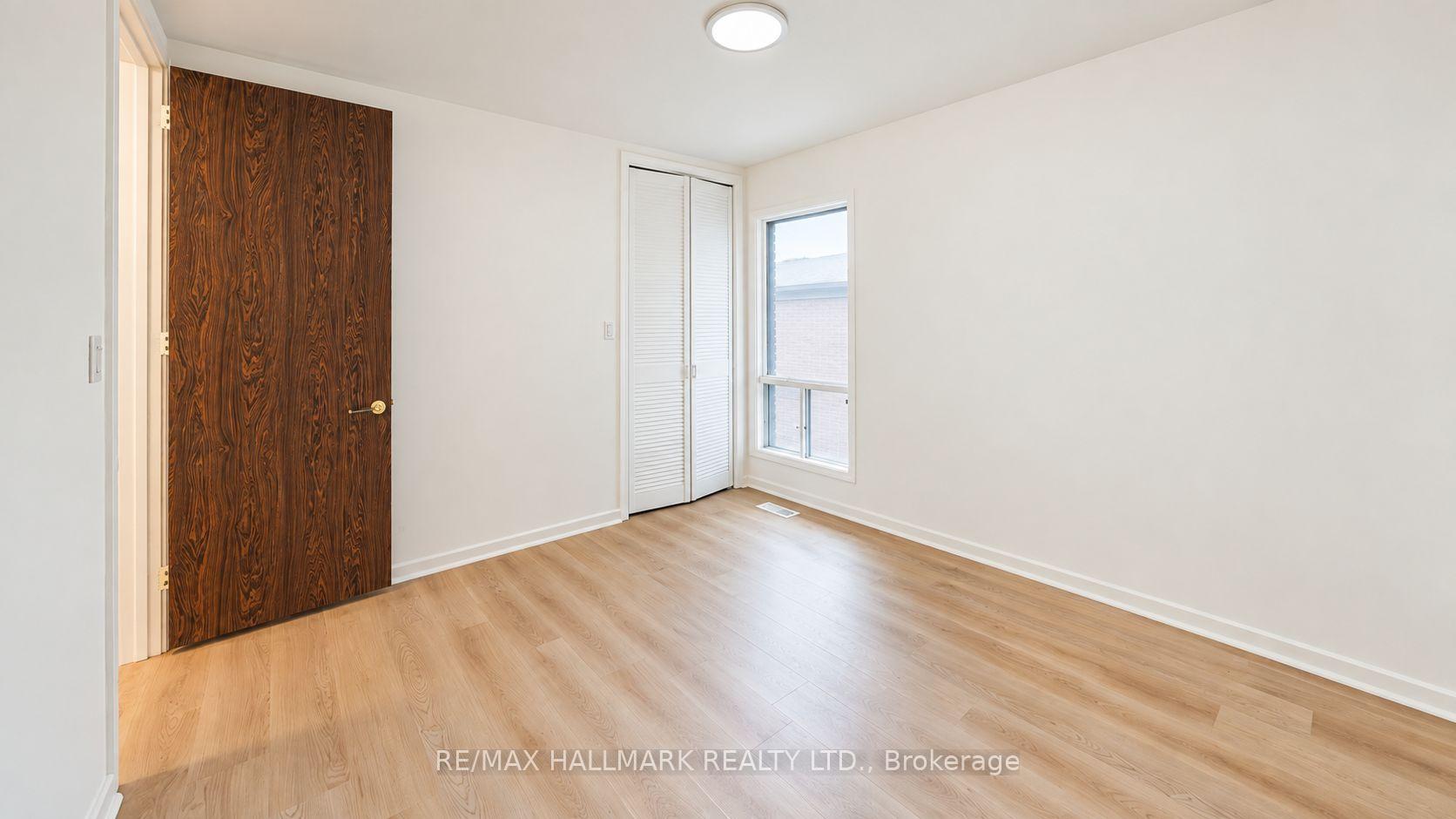 Photo 24 of 16 Royal Oak Drive, North York, Bridle Path-Sunnybrook-York Mills — HOMEH