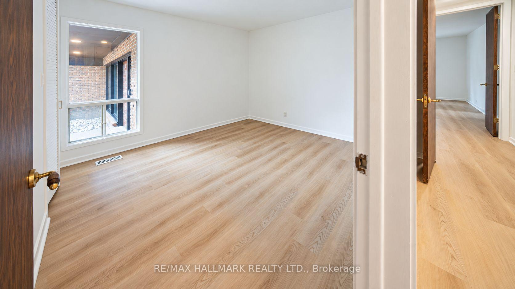 Photo 25 of 16 Royal Oak Drive, North York, Bridle Path-Sunnybrook-York Mills — HOMEH