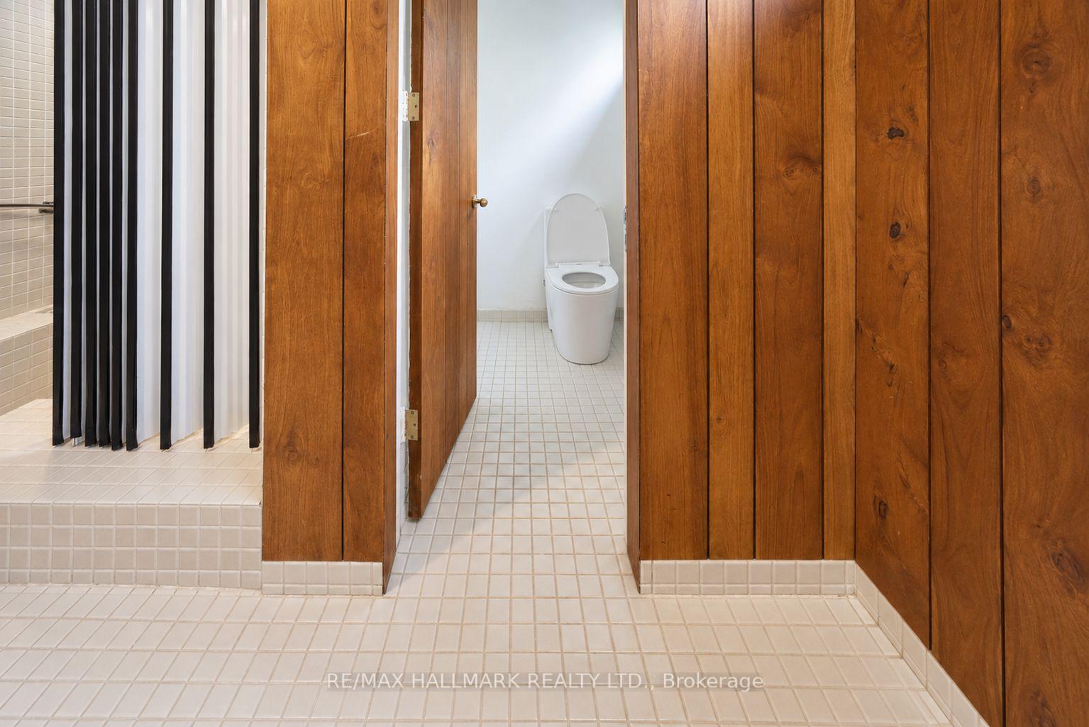 Photo 33 of 16 Royal Oak Drive, North York, Bridle Path-Sunnybrook-York Mills — HOMEH