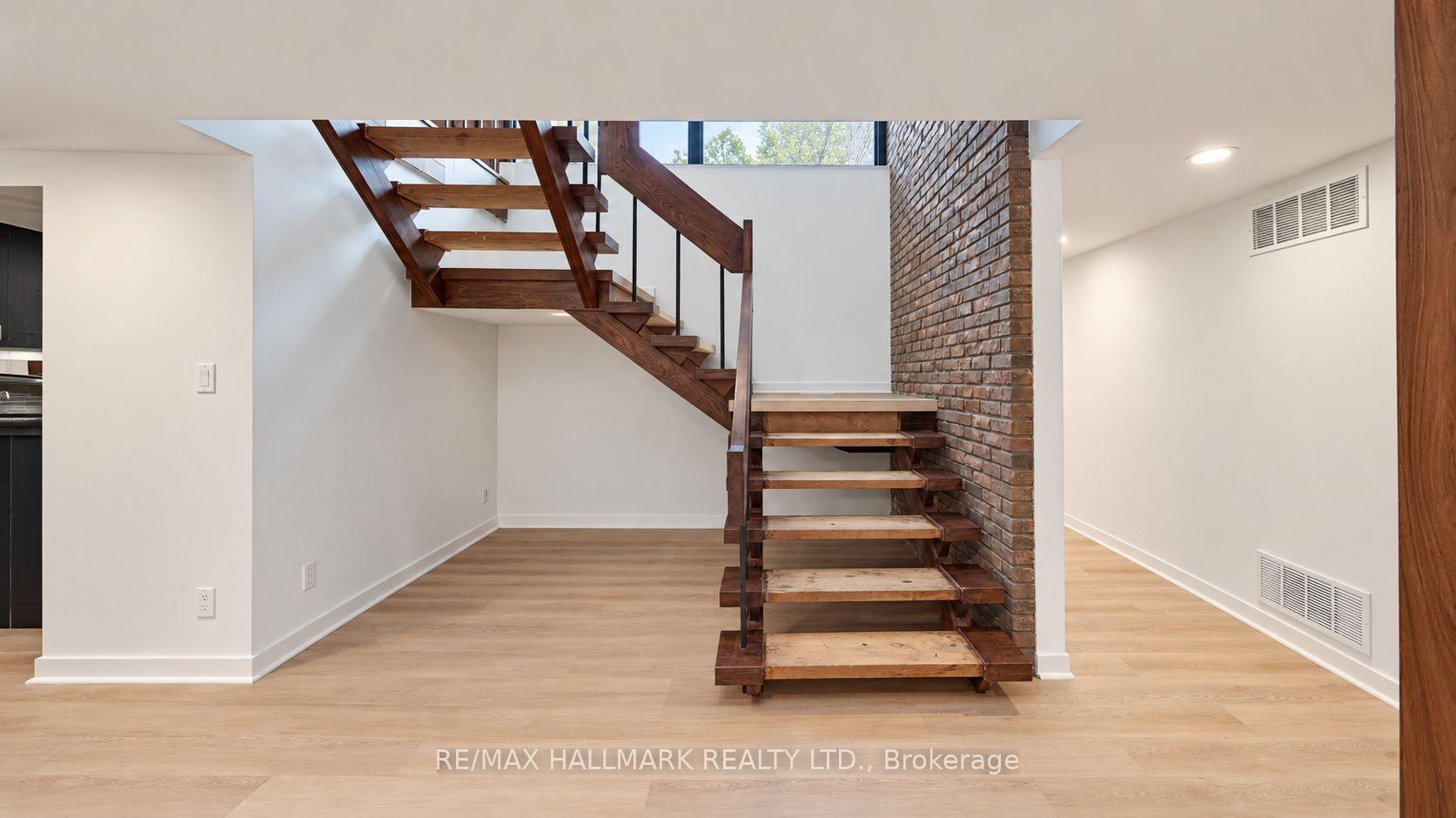 Photo 35 of 16 Royal Oak Drive, North York, Bridle Path-Sunnybrook-York Mills — HOMEH