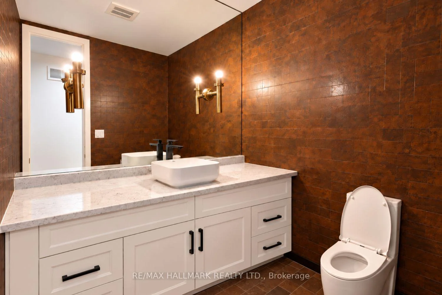 Photo 14 of 16 Royal Oak Drive, North York, Bridle Path-Sunnybrook-York Mills — HOMEH