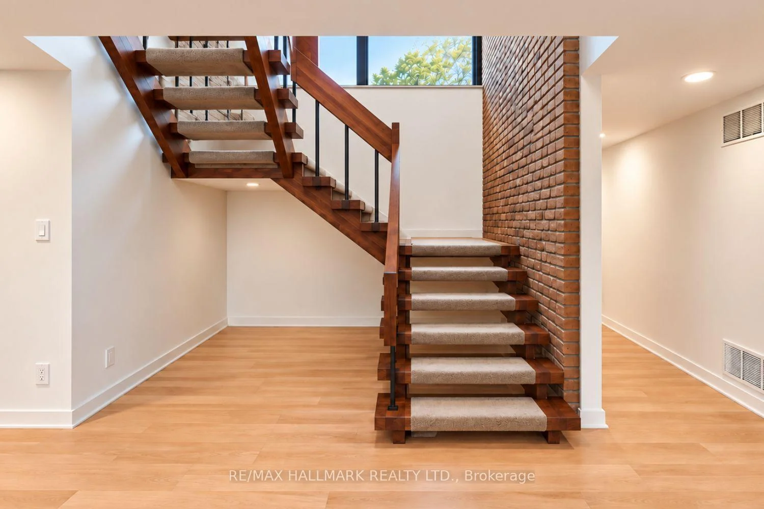 Photo 36 of 16 Royal Oak Drive, North York, Bridle Path-Sunnybrook-York Mills — HOMEH