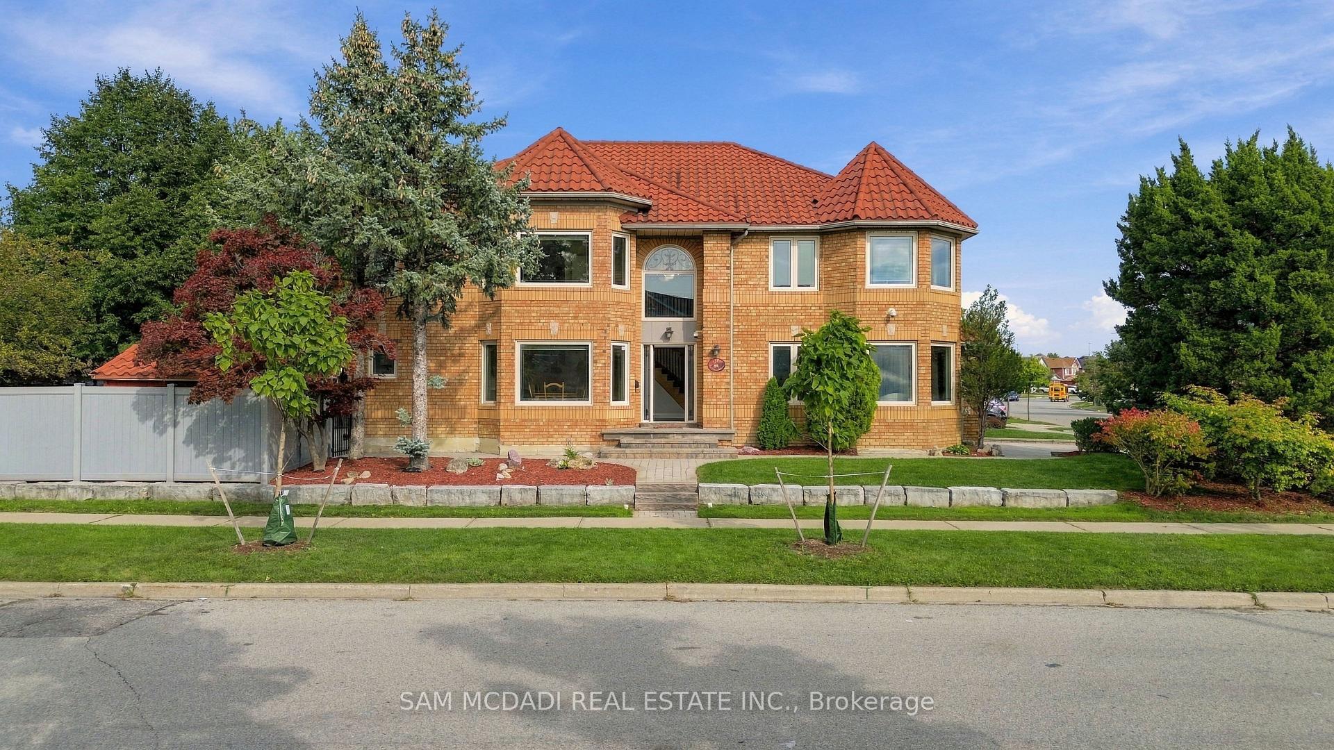 Photo 3 of 5289 Fallingbrook Drive, Mississauga, East Credit — HOMEH