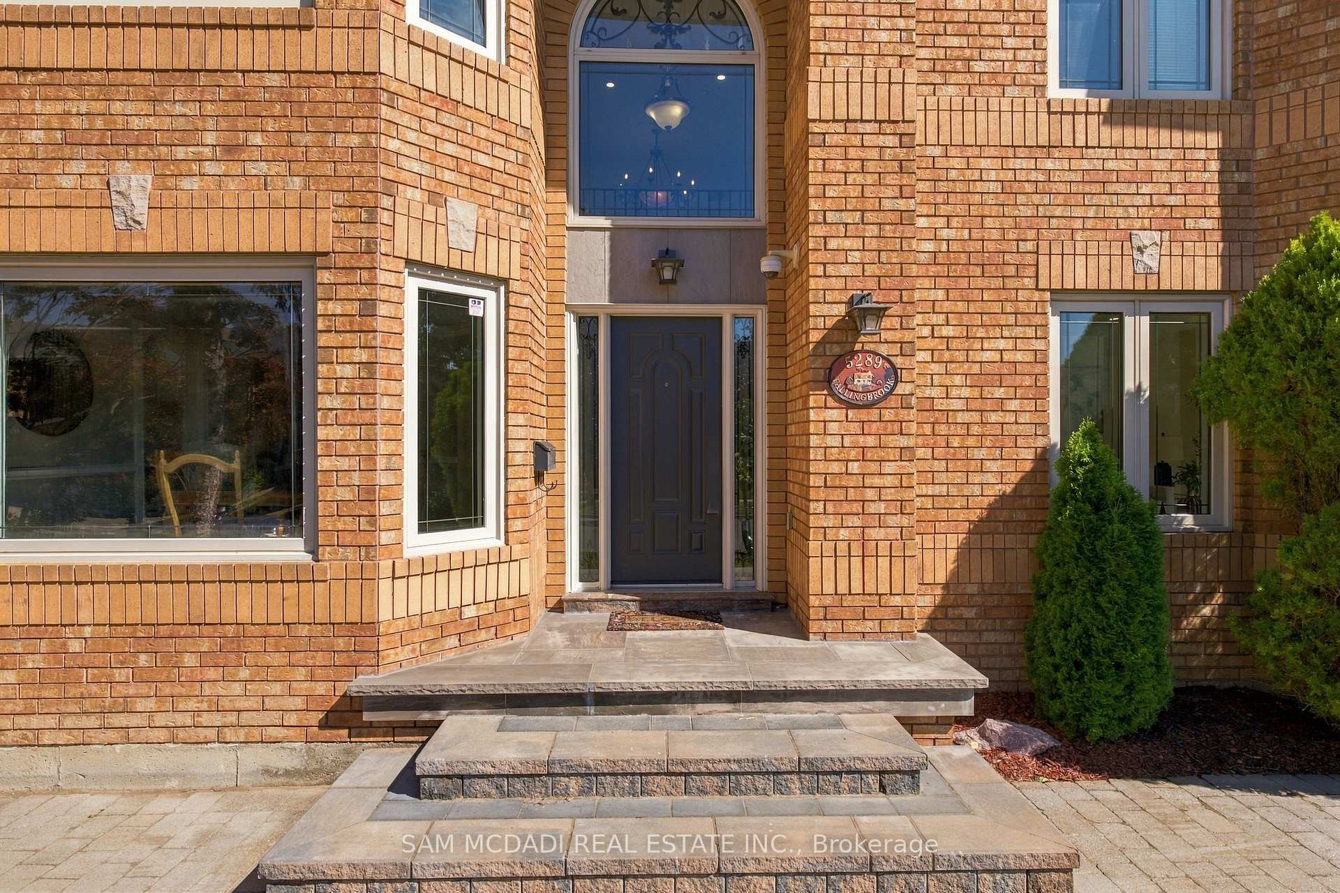Photo 4 of 5289 Fallingbrook Drive, Mississauga, East Credit — HOMEH