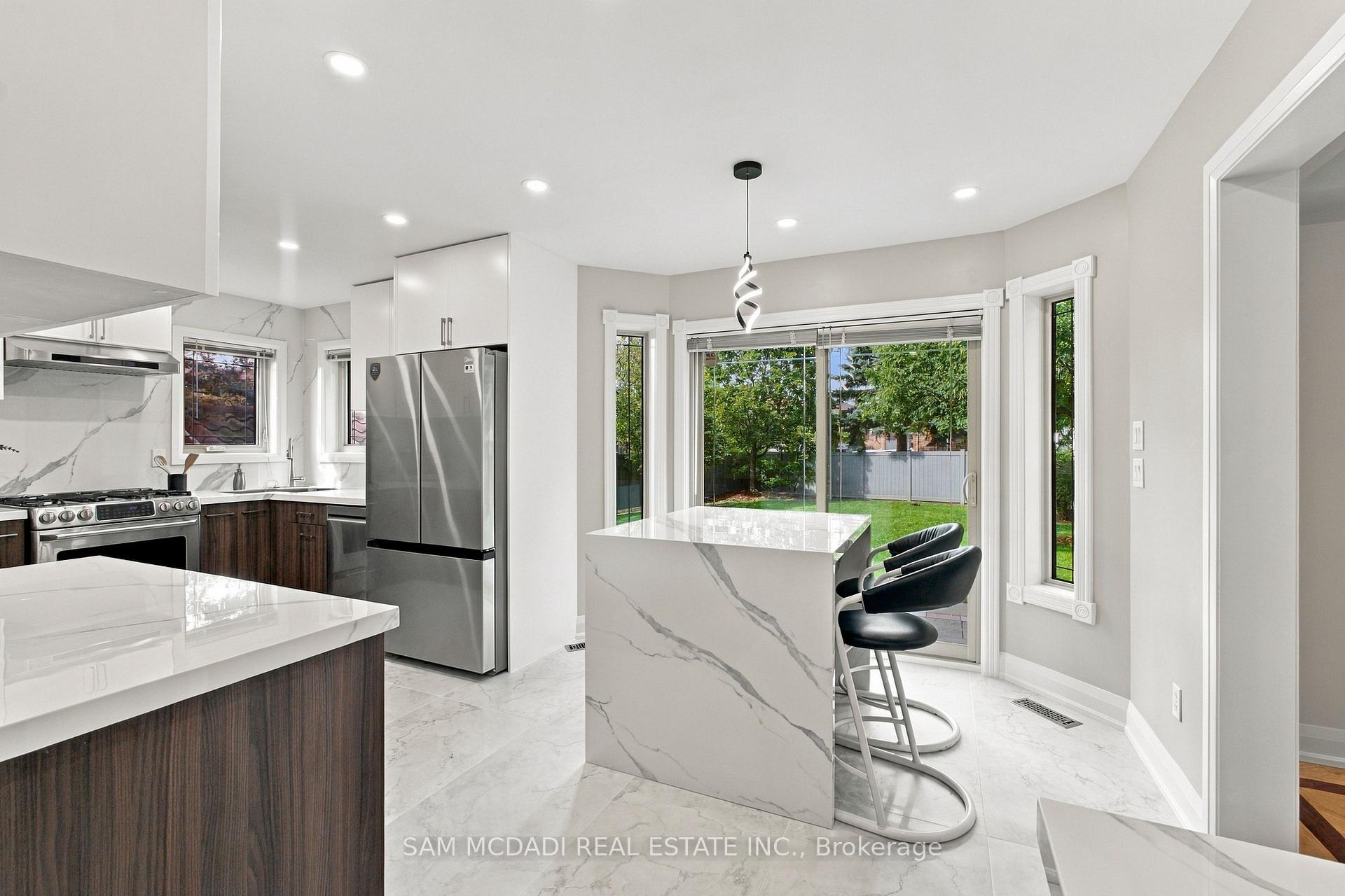 Photo 13 of 5289 Fallingbrook Drive, Mississauga, East Credit — HOMEH