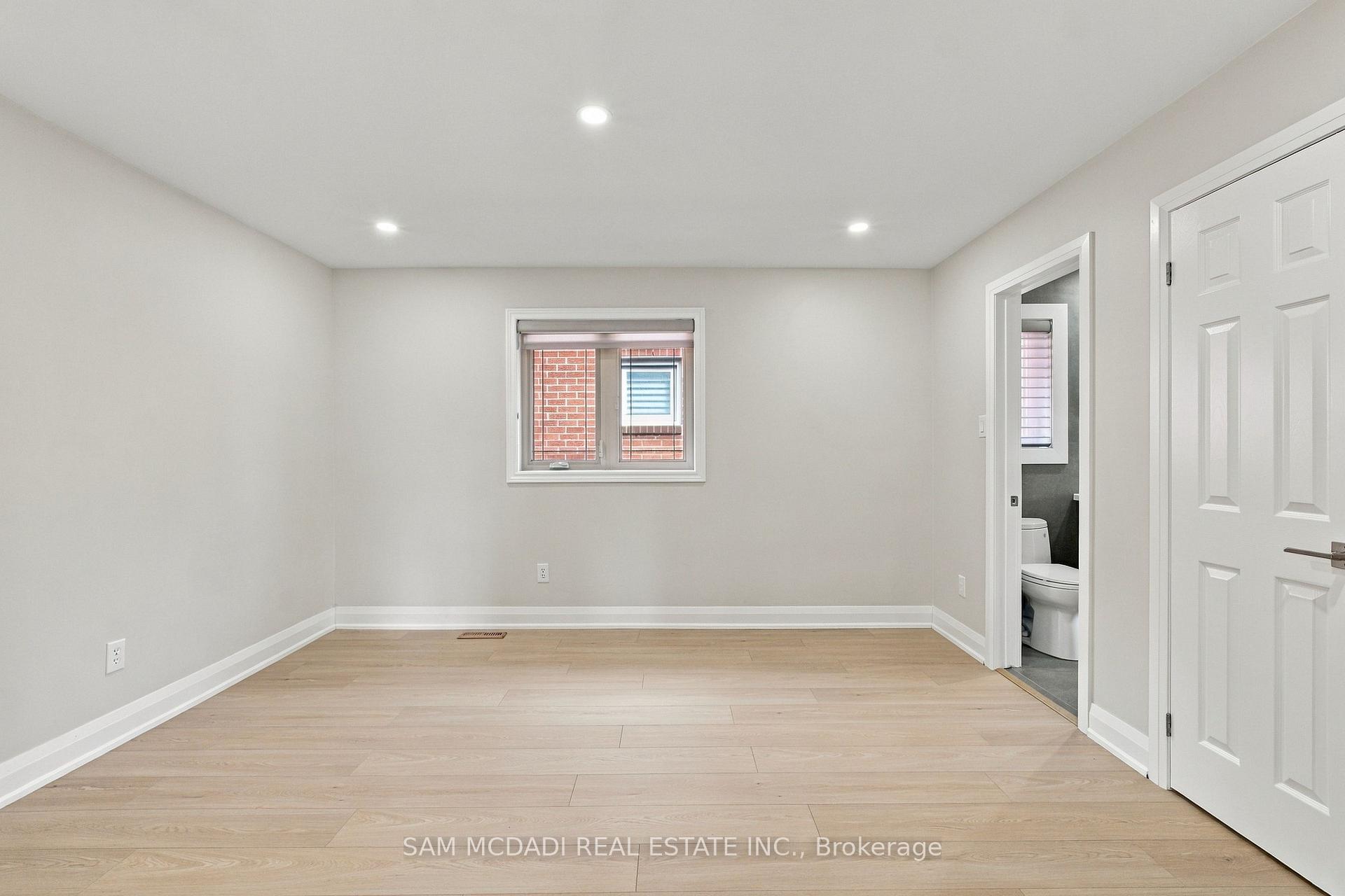 Photo 33 of 5289 Fallingbrook Drive, Mississauga, East Credit — HOMEH