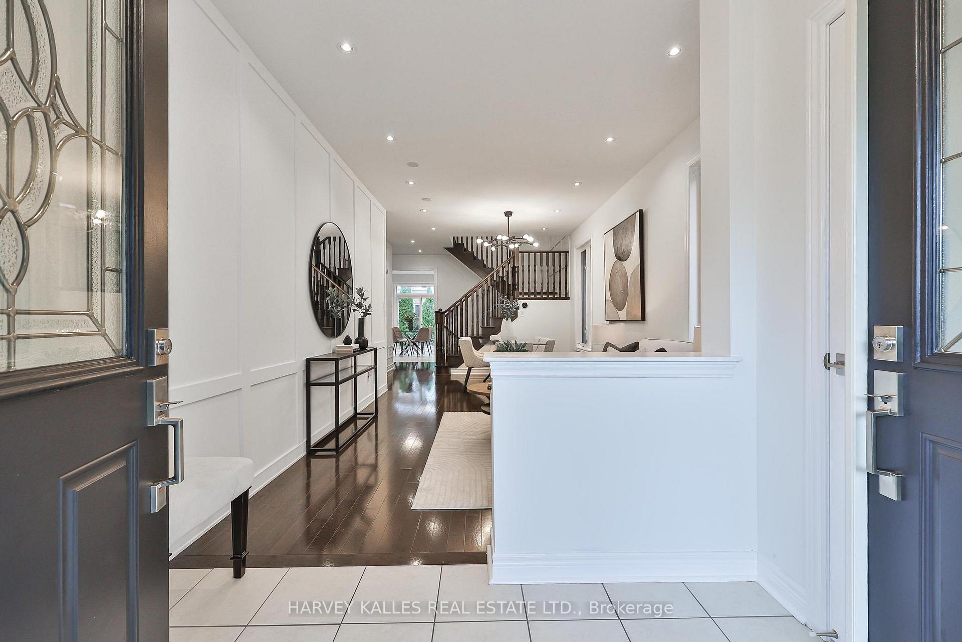 Photo 4 of 46 Grayleaf Drive, Whitchurch-Stouffville, Stouffville — HOMEH