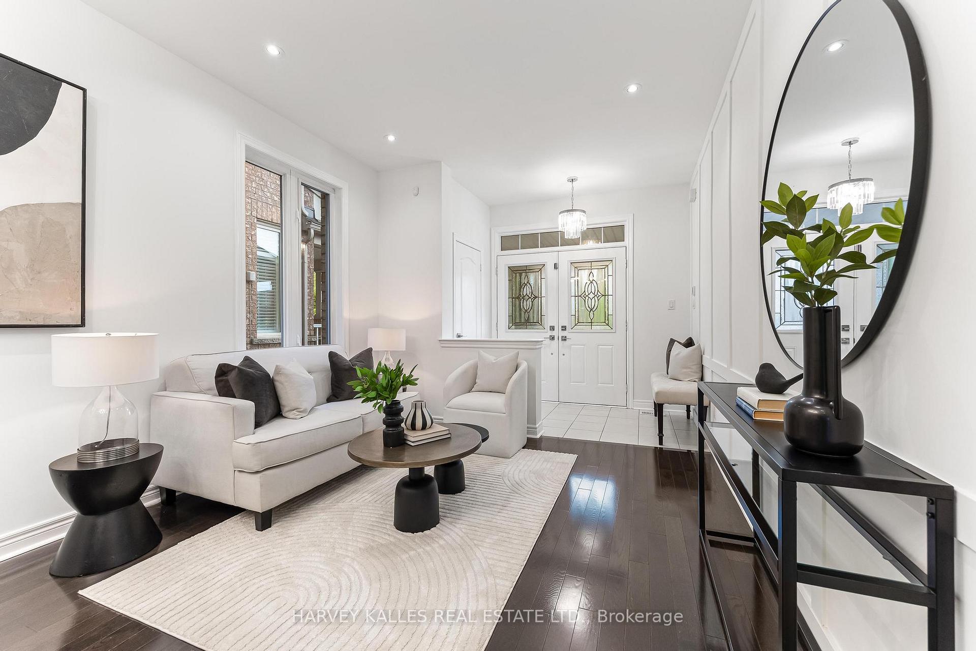Photo 8 of 46 Grayleaf Drive, Whitchurch-Stouffville, Stouffville — HOMEH