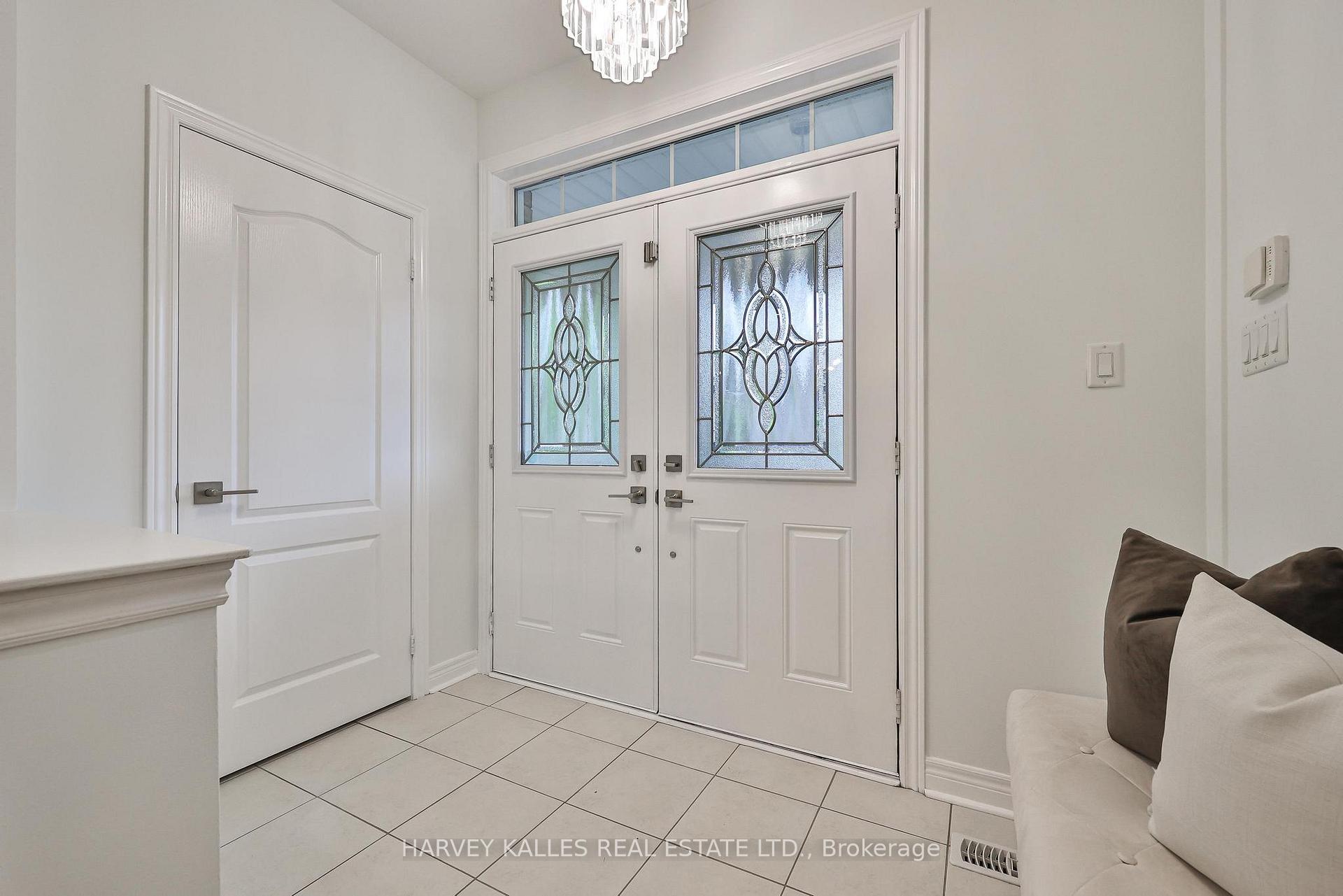 Photo 10 of 46 Grayleaf Drive, Whitchurch-Stouffville, Stouffville — HOMEH