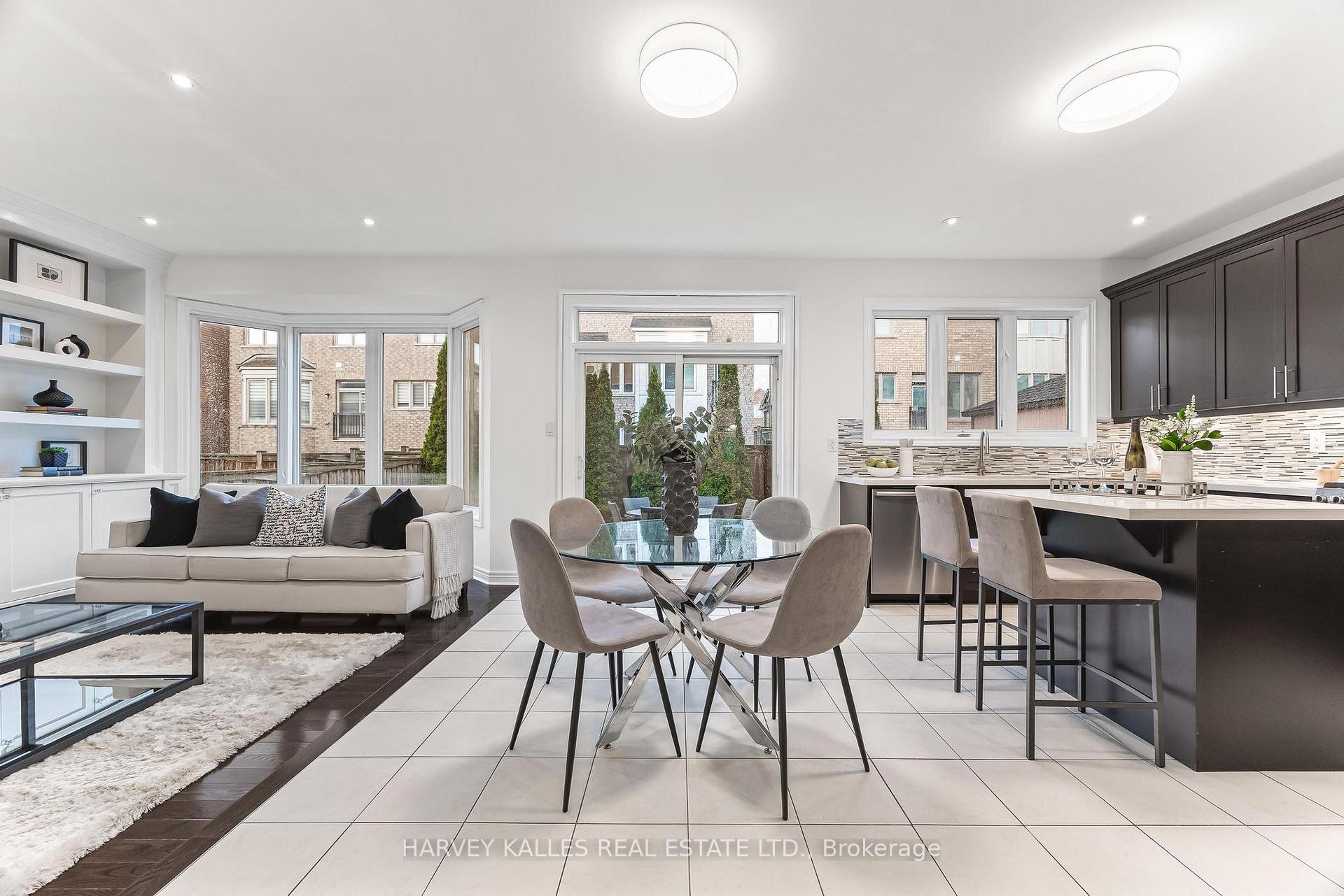 Photo 11 of 46 Grayleaf Drive, Whitchurch-Stouffville, Stouffville — HOMEH
