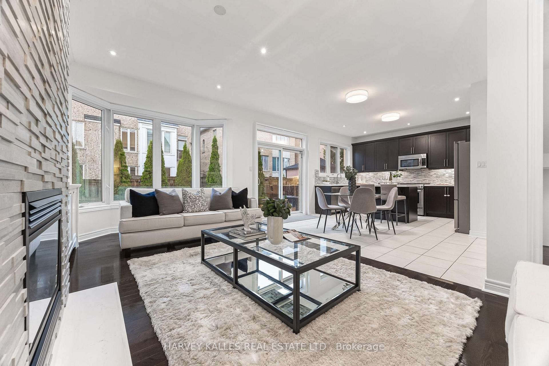 Photo 15 of 46 Grayleaf Drive, Whitchurch-Stouffville, Stouffville — HOMEH