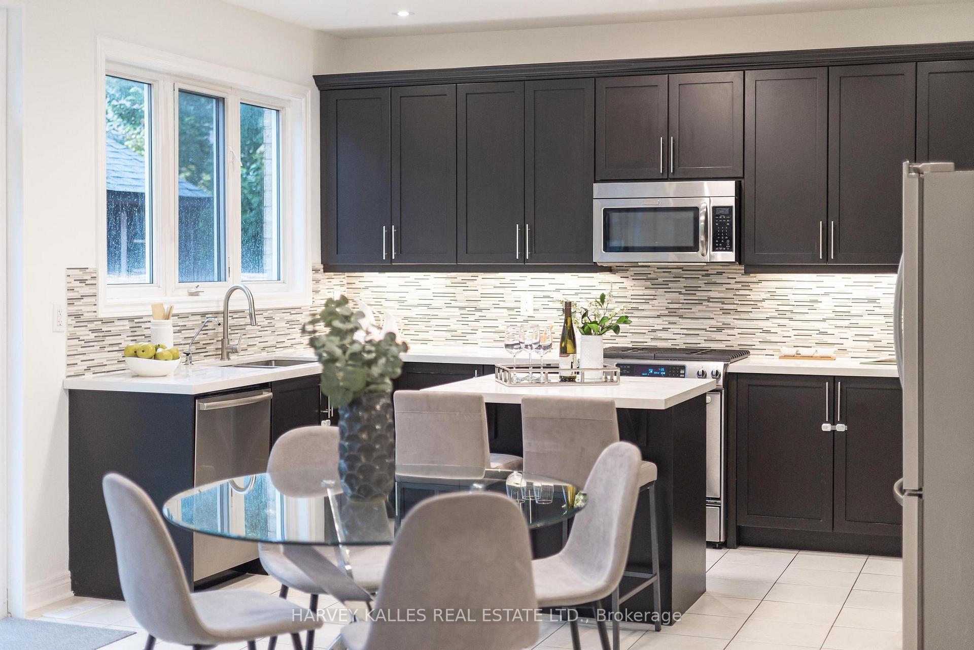 Photo 18 of 46 Grayleaf Drive, Whitchurch-Stouffville, Stouffville — HOMEH