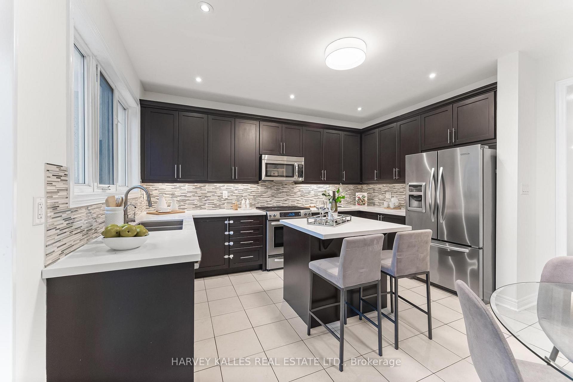 Photo 19 of 46 Grayleaf Drive, Whitchurch-Stouffville, Stouffville — HOMEH