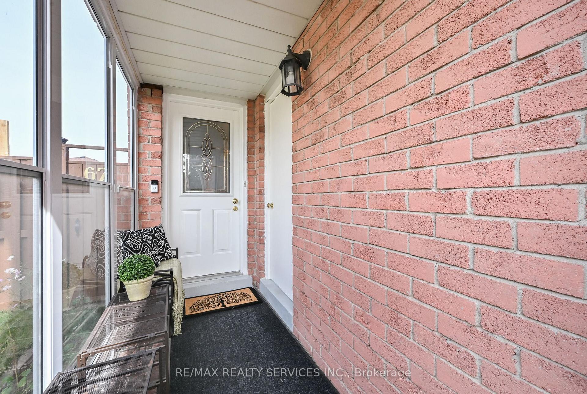 Photo 4 of 67 Sandmere Avenue, Brampton, Heart Lake West — HOMEH