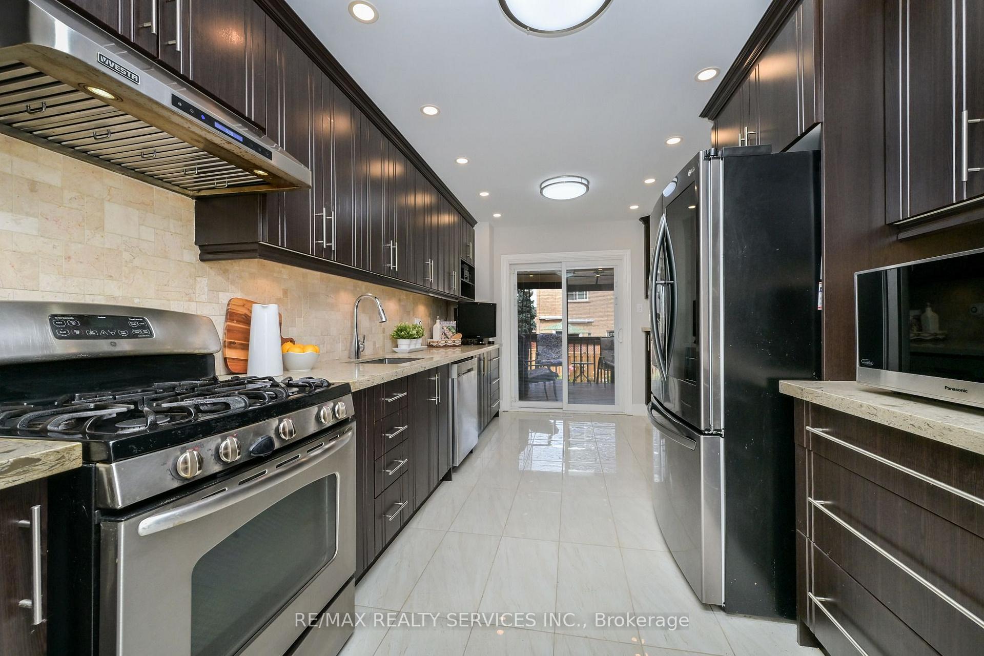 Photo 6 of 67 Sandmere Avenue, Brampton, Heart Lake West — HOMEH