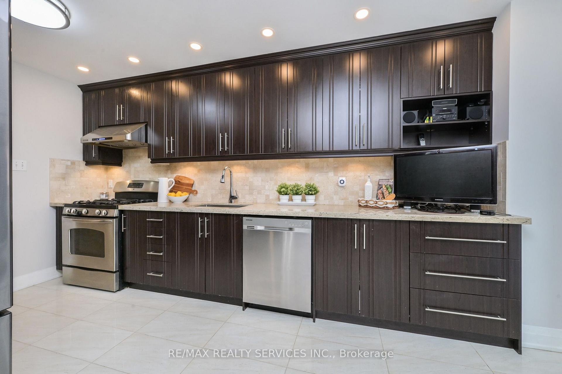 Photo 7 of 67 Sandmere Avenue, Brampton, Heart Lake West — HOMEH