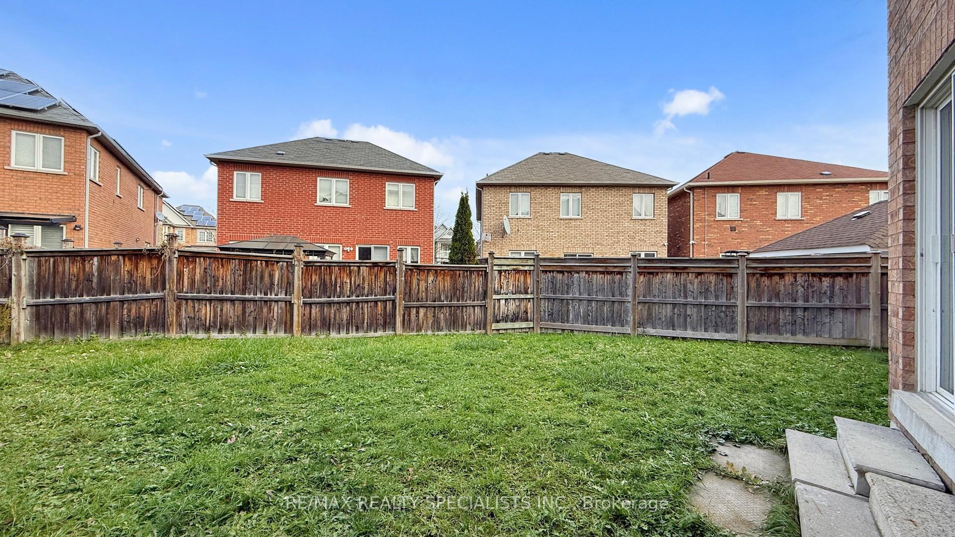 Photo 40 of 13 Ledgerock Road, Brampton, Bram East — HOMEH