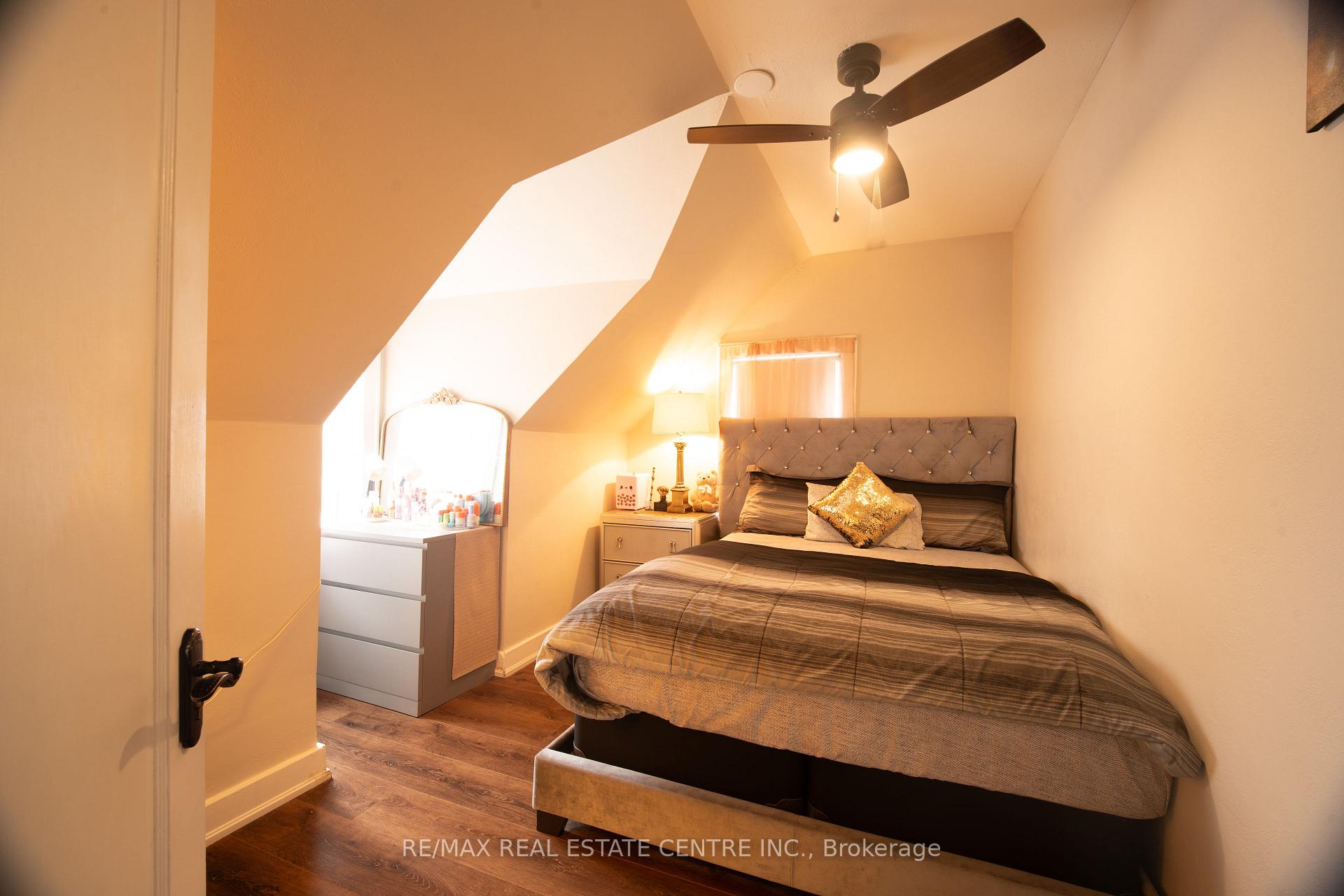 Photo 14 of 5857 Murray Street, Niagara Falls, Dorchester — HOMEH