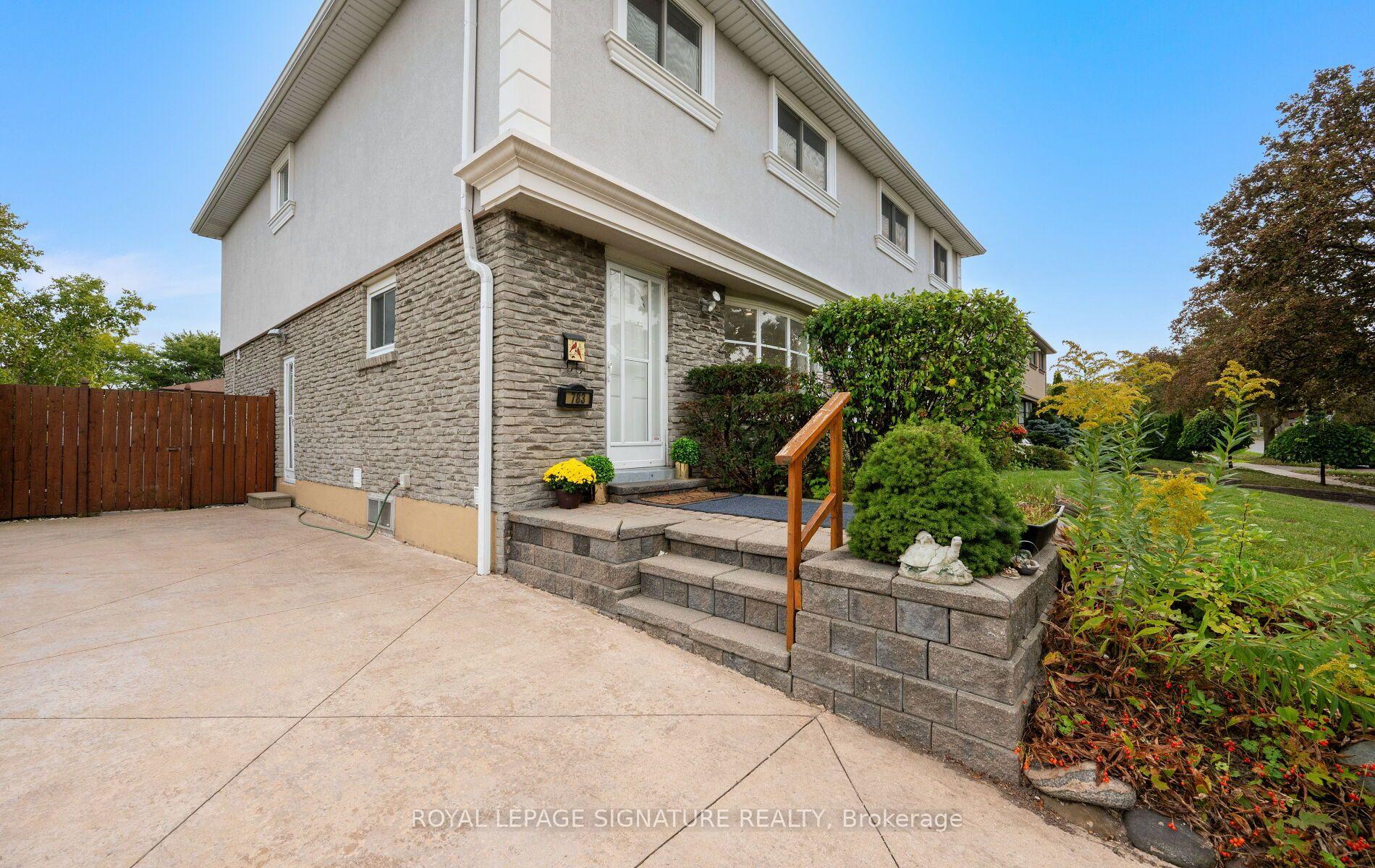 Photo 3 of 783 Dodsworth Crescent, Mississauga, Applewood — HOMEH