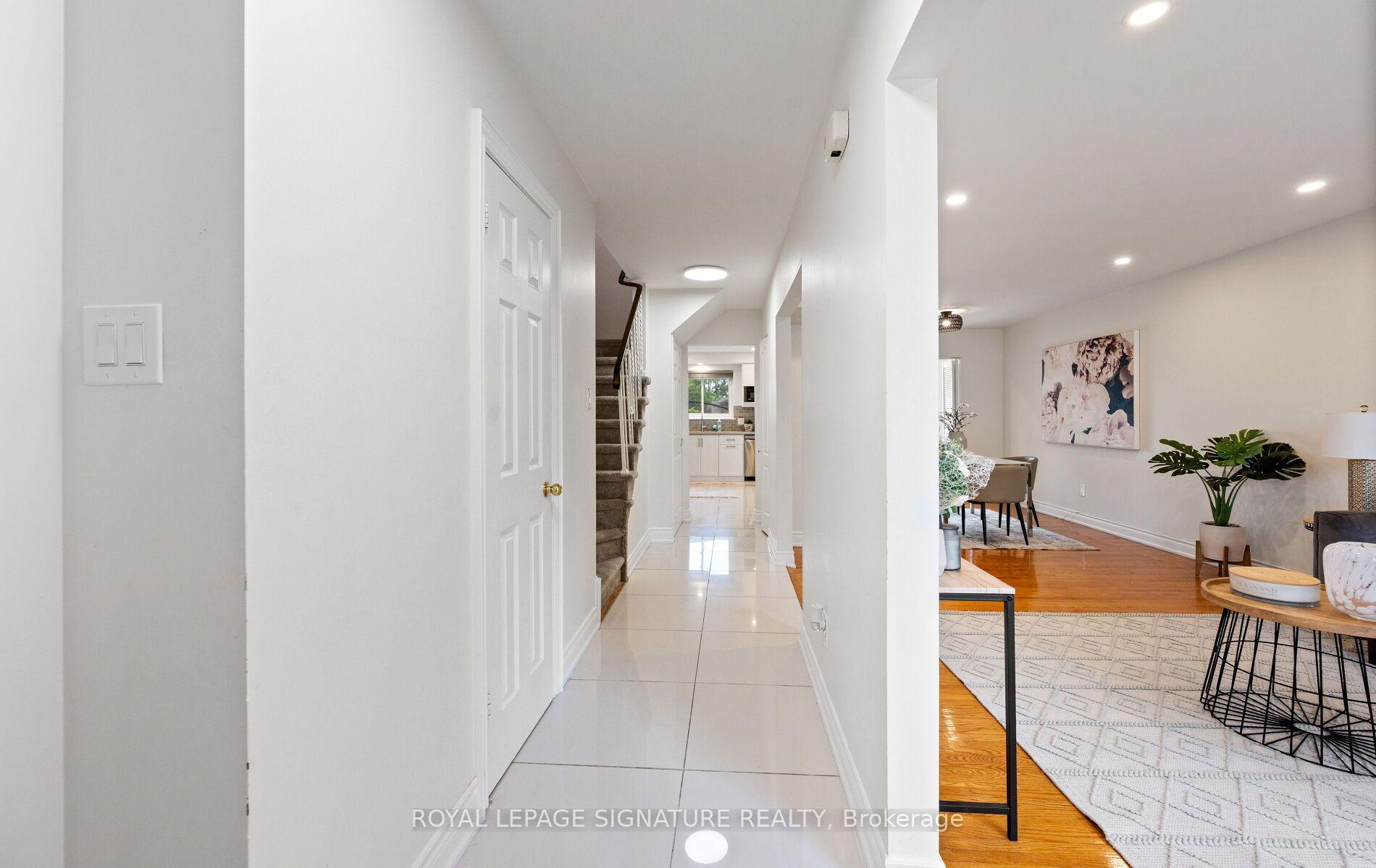 Photo 5 of 783 Dodsworth Crescent, Mississauga, Applewood — HOMEH