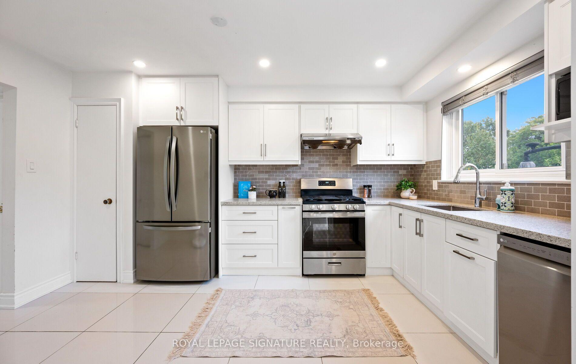 Photo 12 of 783 Dodsworth Crescent, Mississauga, Applewood — HOMEH