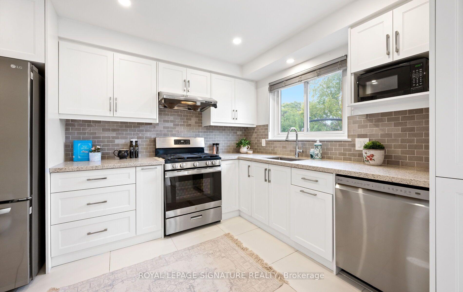 Photo 13 of 783 Dodsworth Crescent, Mississauga, Applewood — HOMEH
