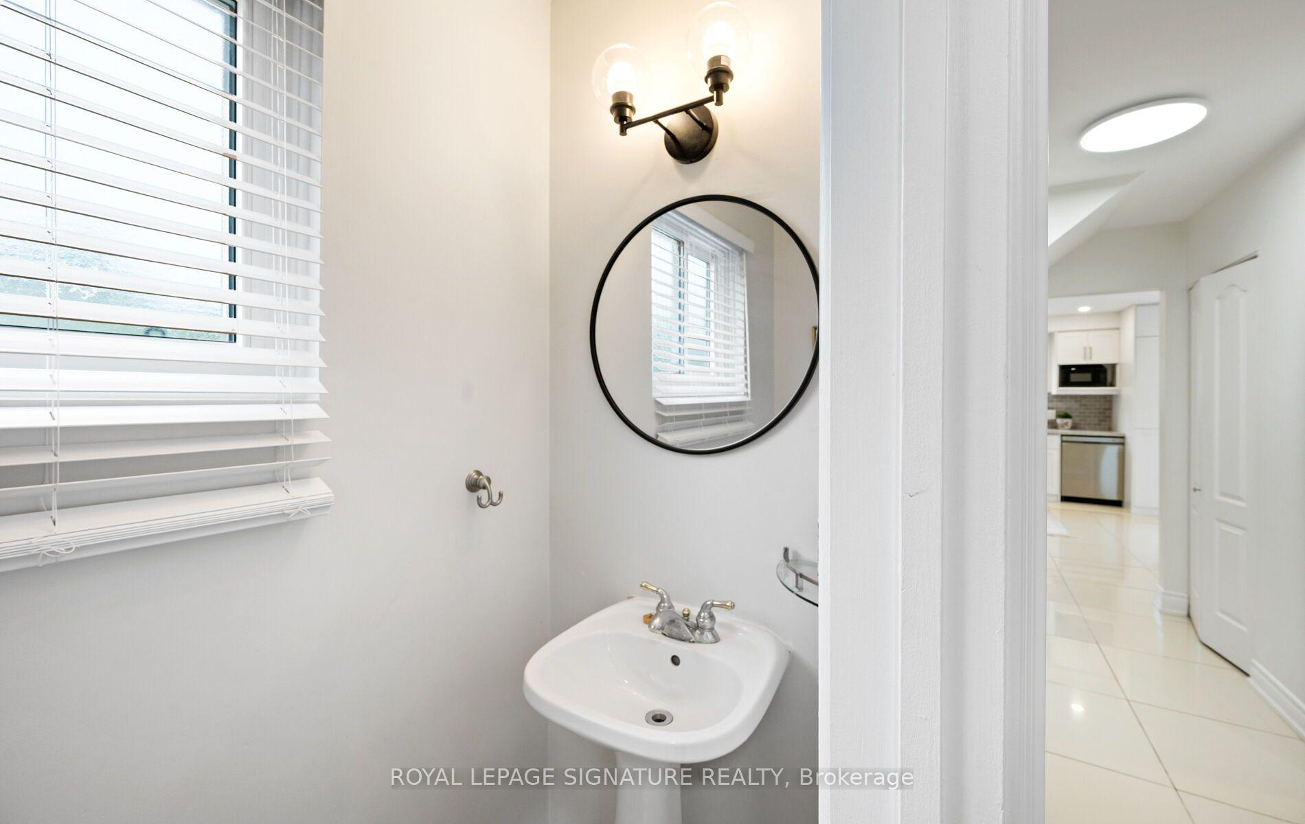 Photo 17 of 783 Dodsworth Crescent, Mississauga, Applewood — HOMEH