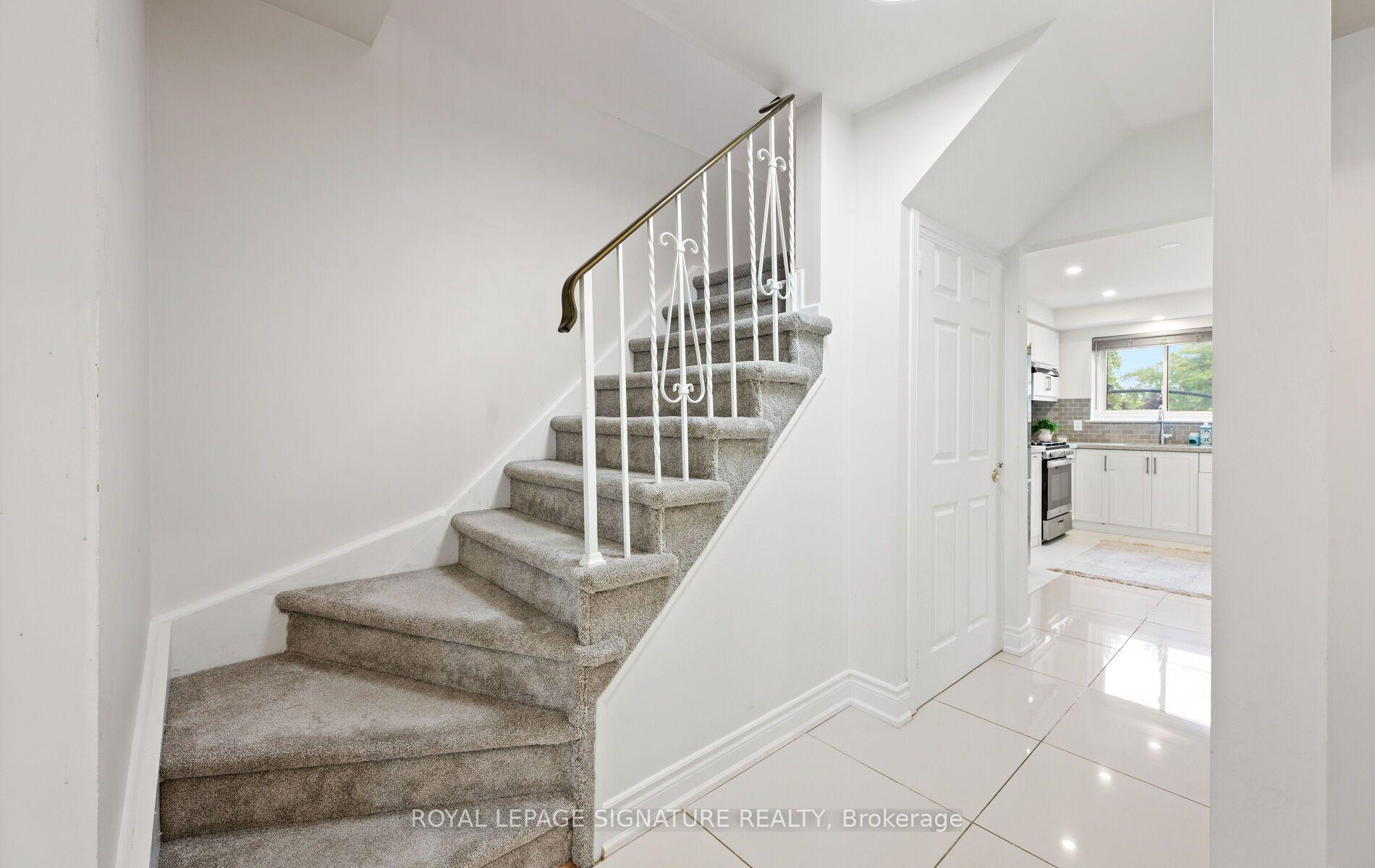Photo 18 of 783 Dodsworth Crescent, Mississauga, Applewood — HOMEH