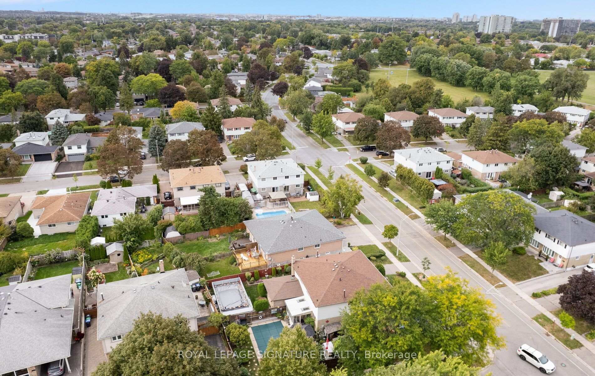 Photo 48 of 783 Dodsworth Crescent, Mississauga, Applewood — HOMEH