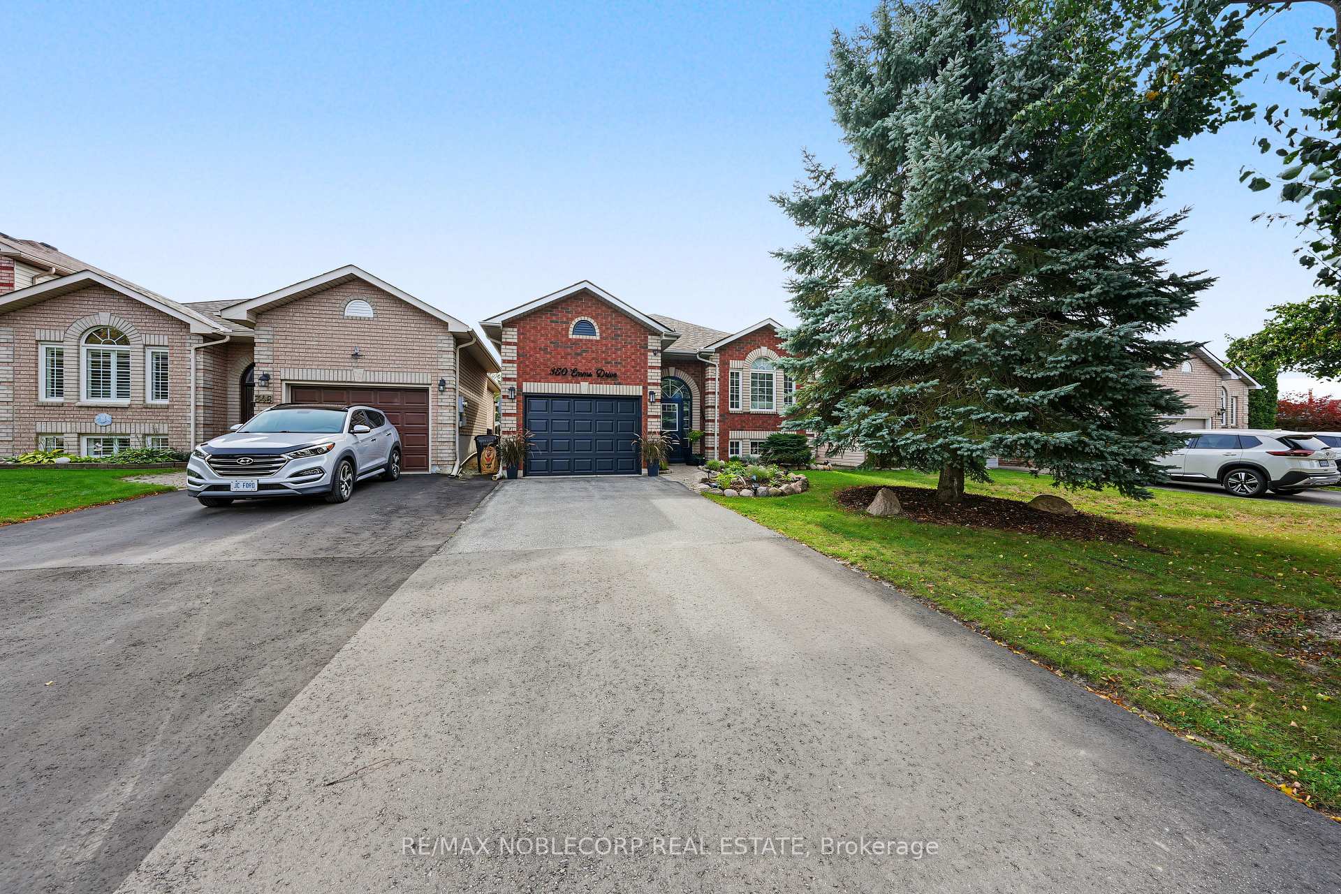 Photo 3 of 350 Emms Drive, Barrie, Holly — HOMEH