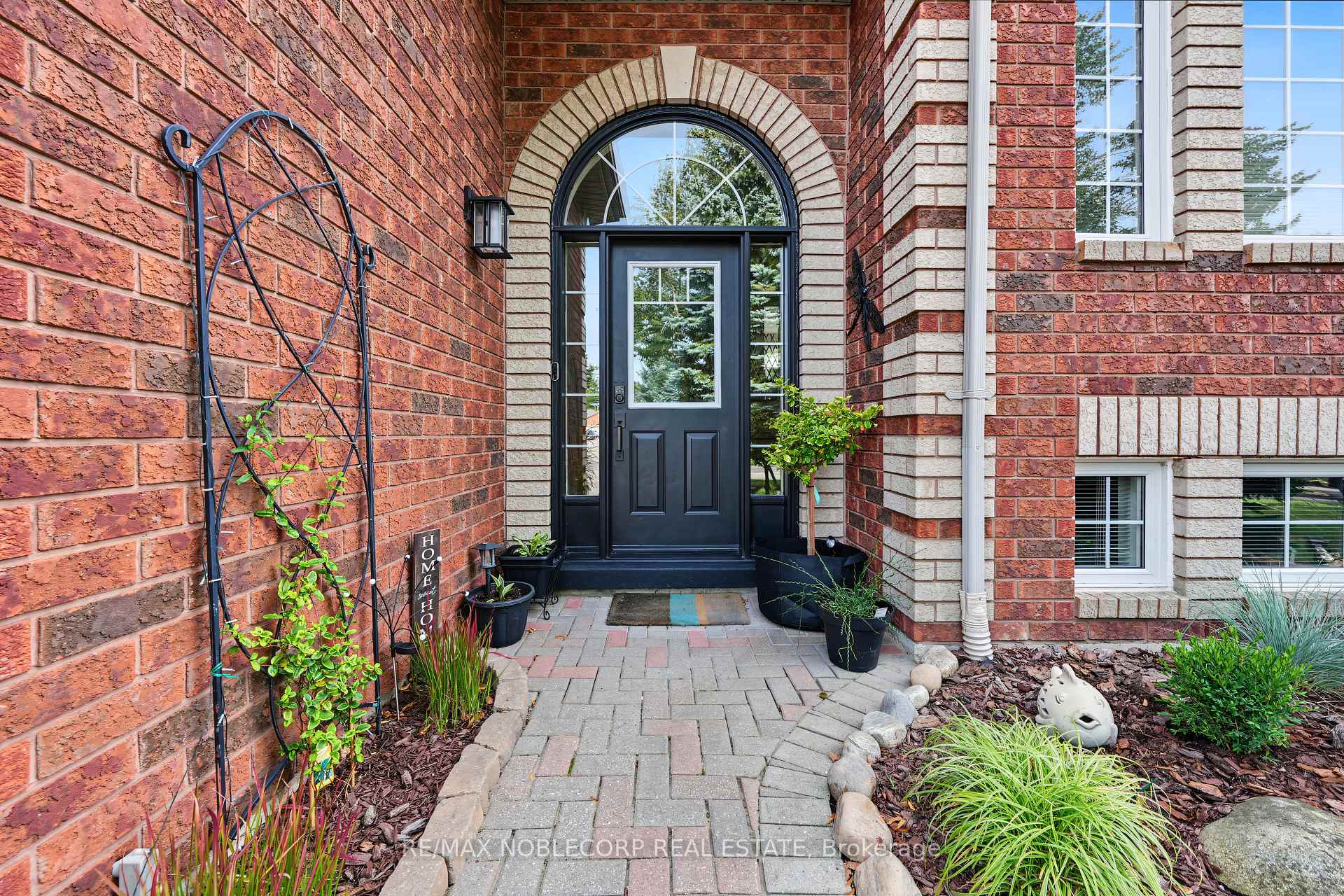 Photo 2 of 350 Emms Drive, Barrie, Holly — HOMEH
