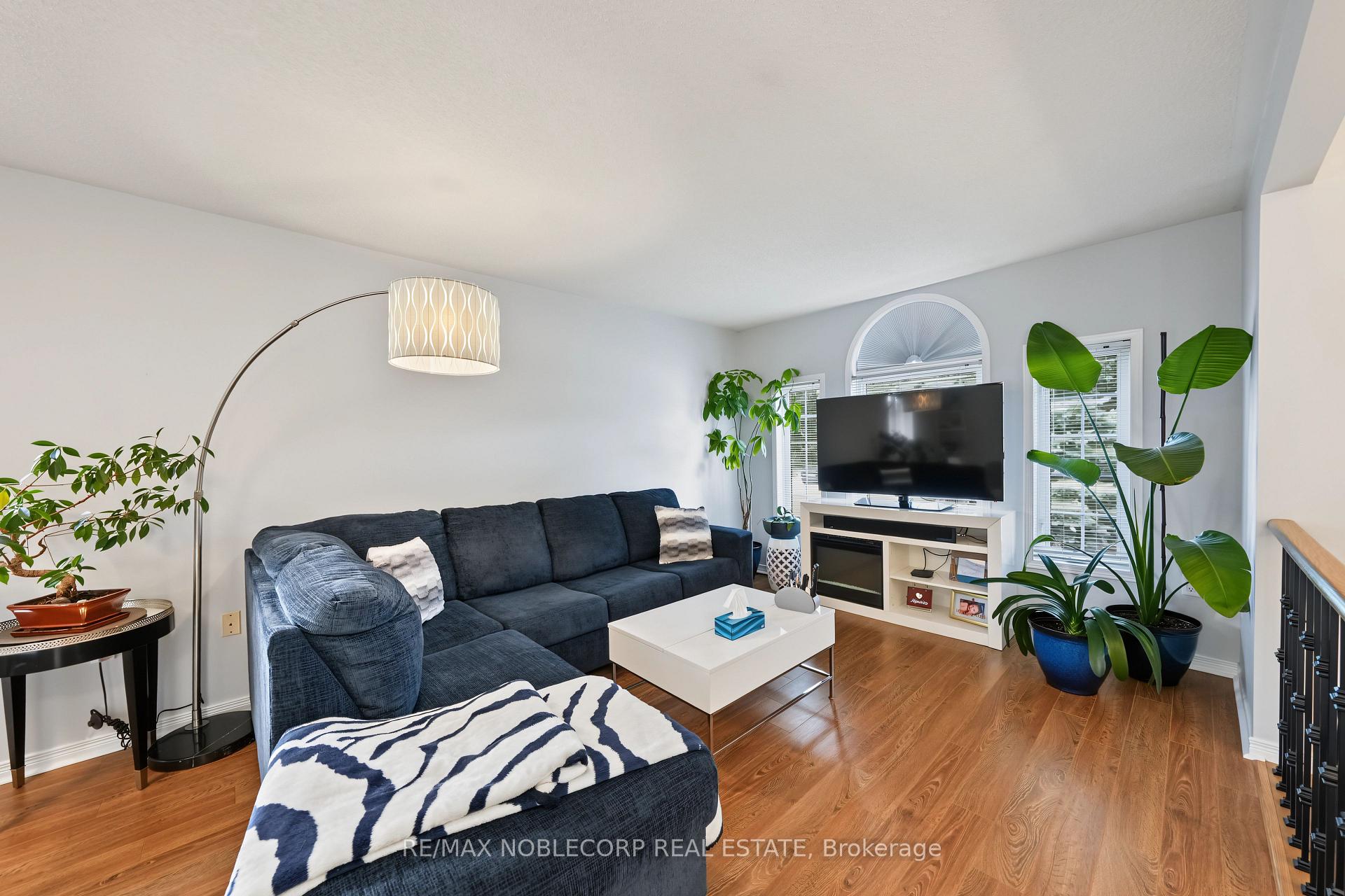 Photo 10 of 350 Emms Drive, Barrie, Holly — HOMEH