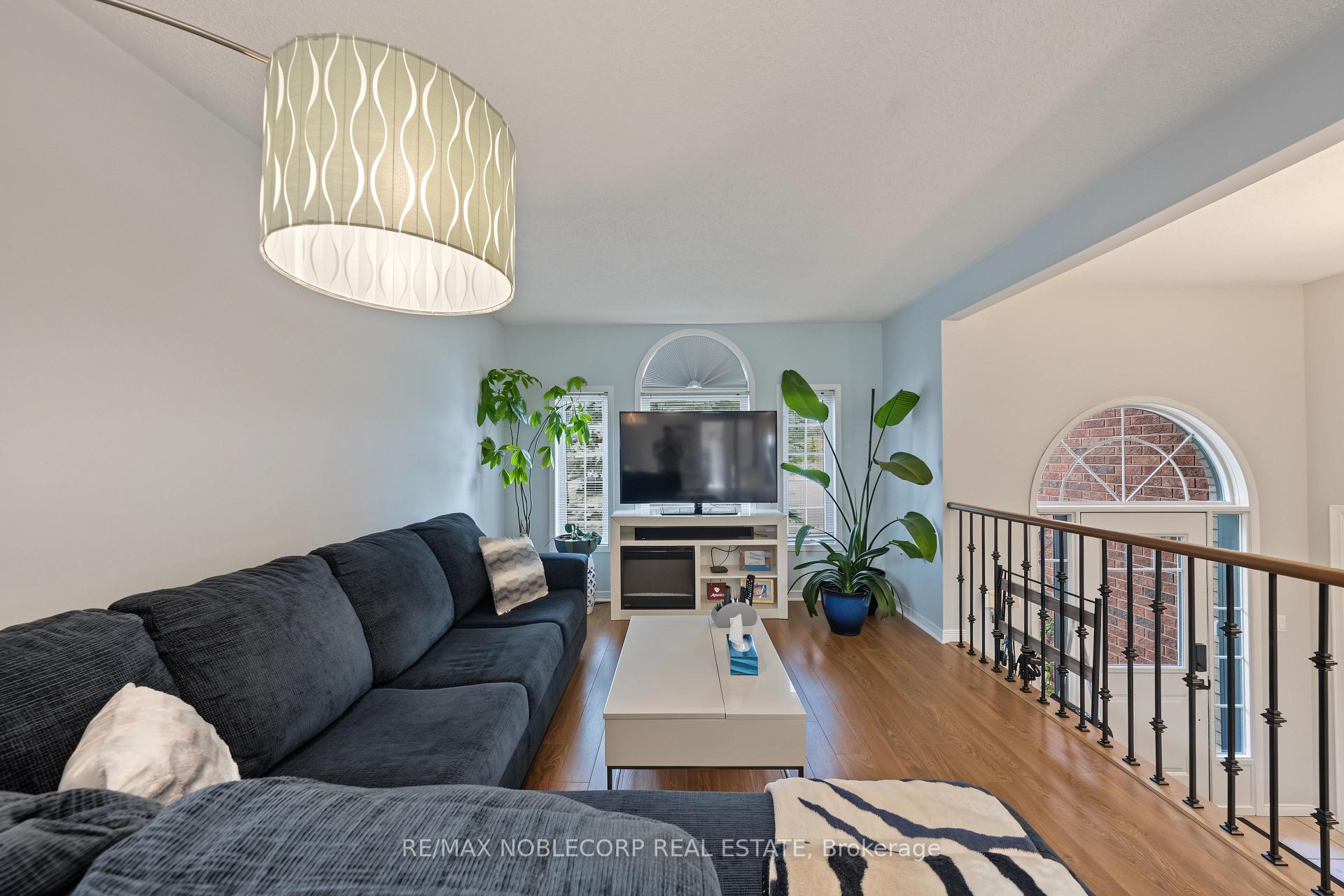Photo 11 of 350 Emms Drive, Barrie, Holly — HOMEH